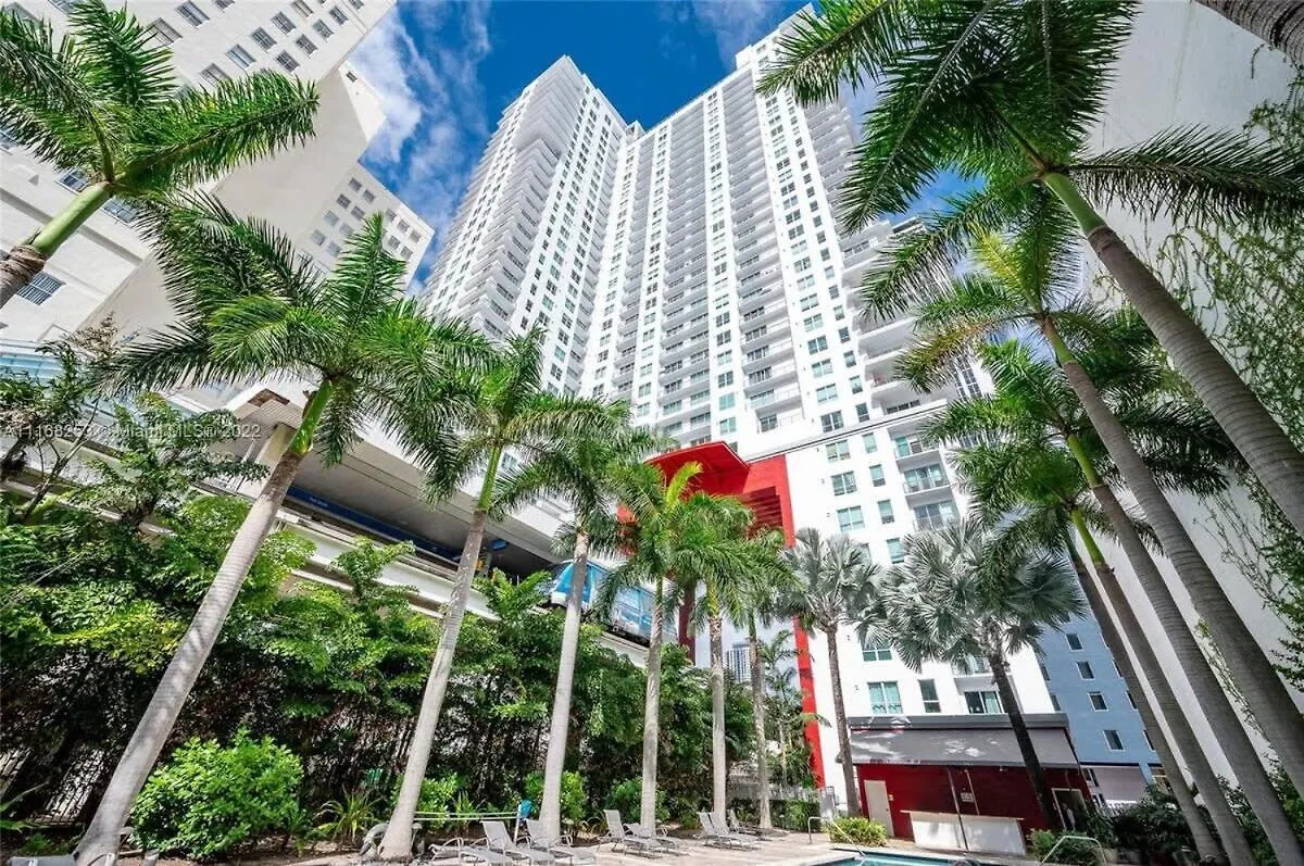 Long Term Allowed Dt Rooftop And Lap Pool Miami