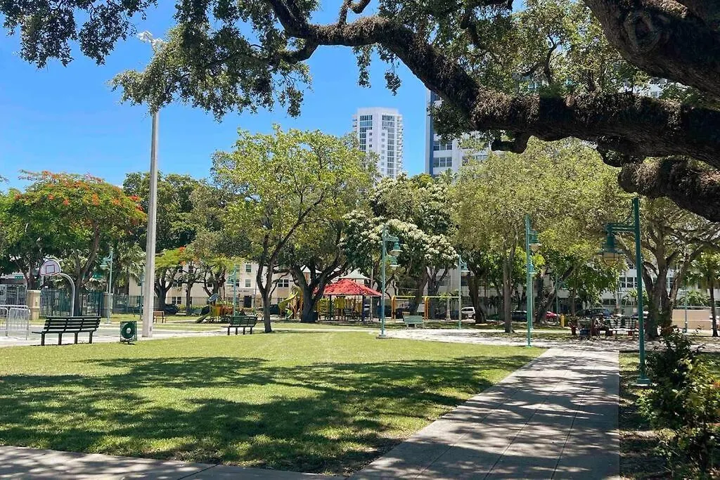 Brickell + Wynwood Wonderland: Spacious 6br Βίλα