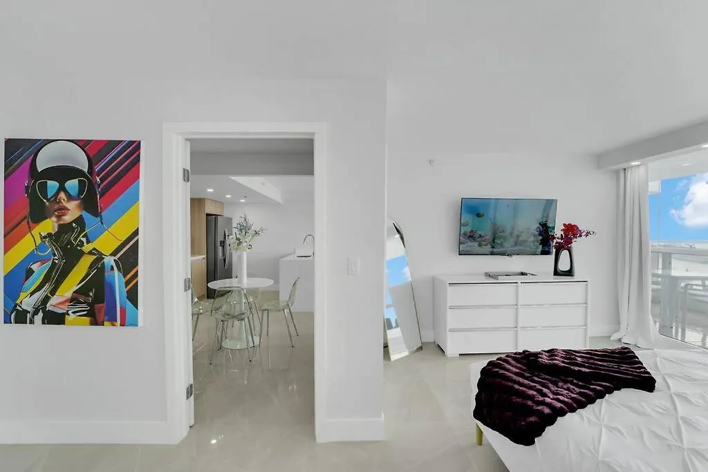 Shades Of Sky Penthouse! Newly Renovated *