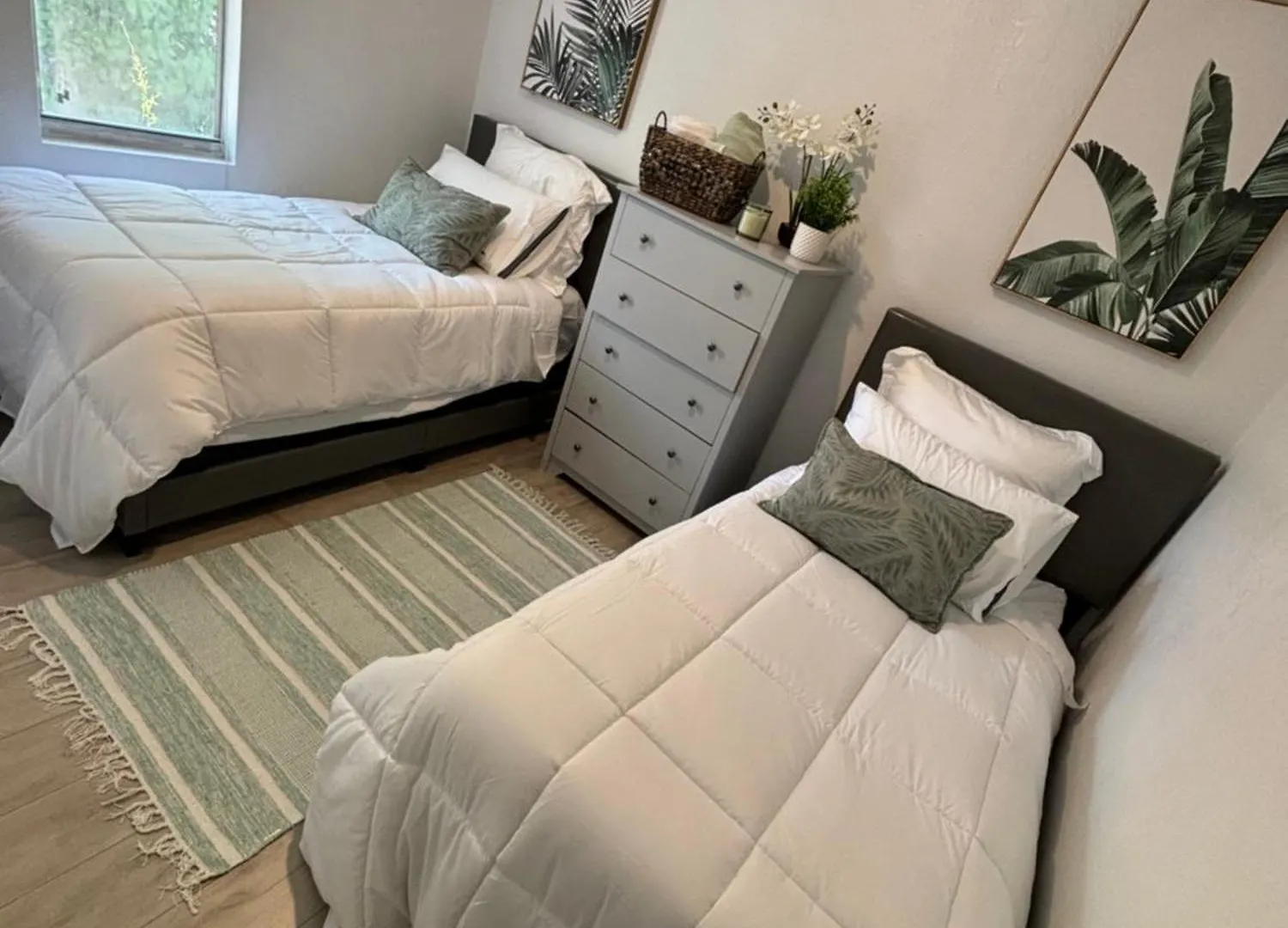 Deluxe In Location In A 2 Bedrooms Unit - Parking, Laundry And Luggage Storage