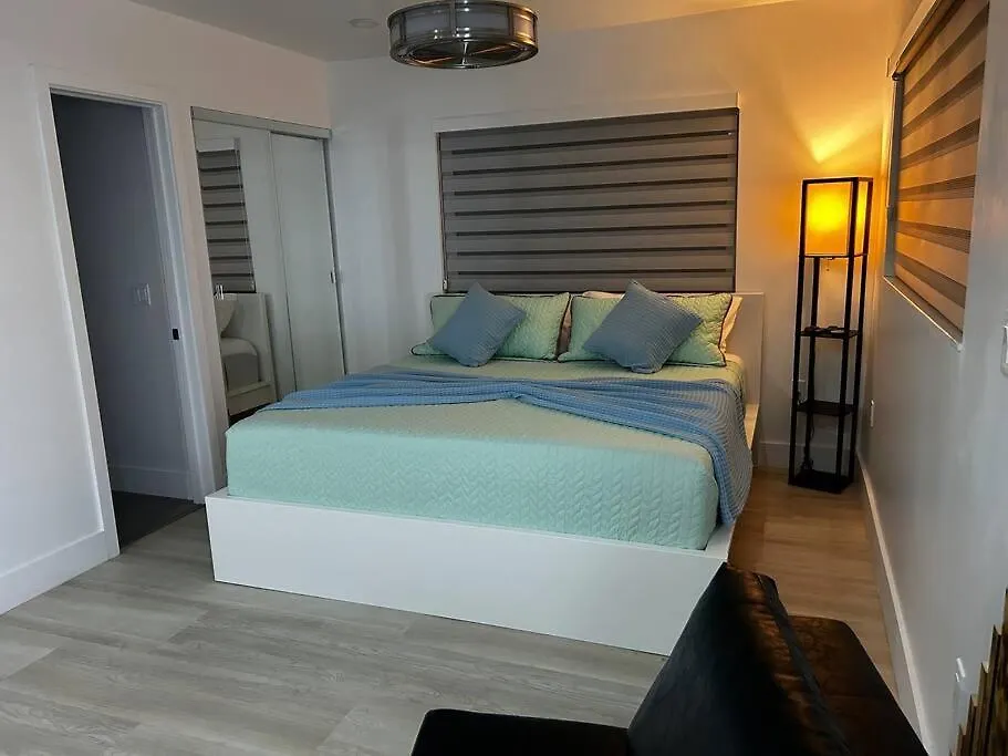 Cozy Apartment, With Separate Entrance Apartment *