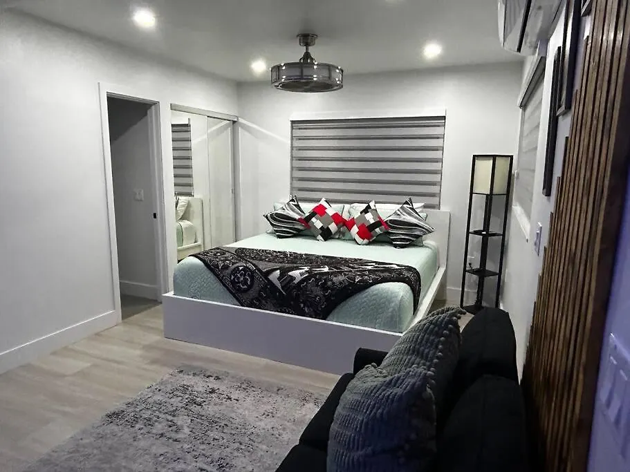 Apartment Cozy Apartment, With Separate Entrance *