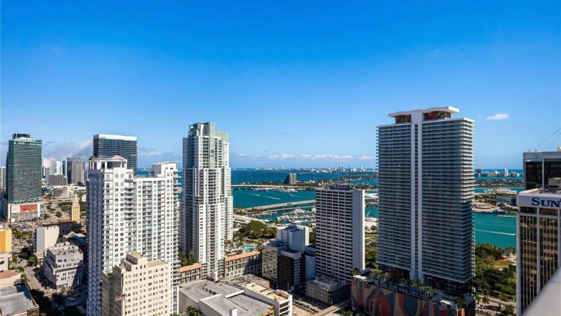 Luxury Loft W Skyline View, Rooftop Pool, Brickell Downtown Apartment *
