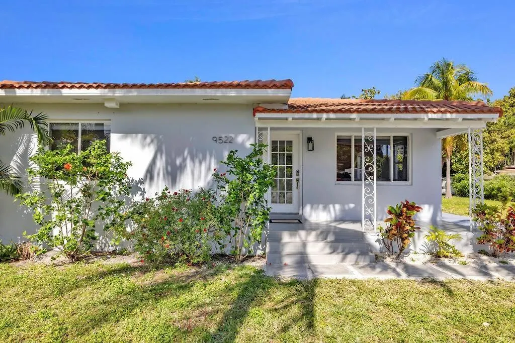 Paradise-poolside House-centrally Located マイアミ