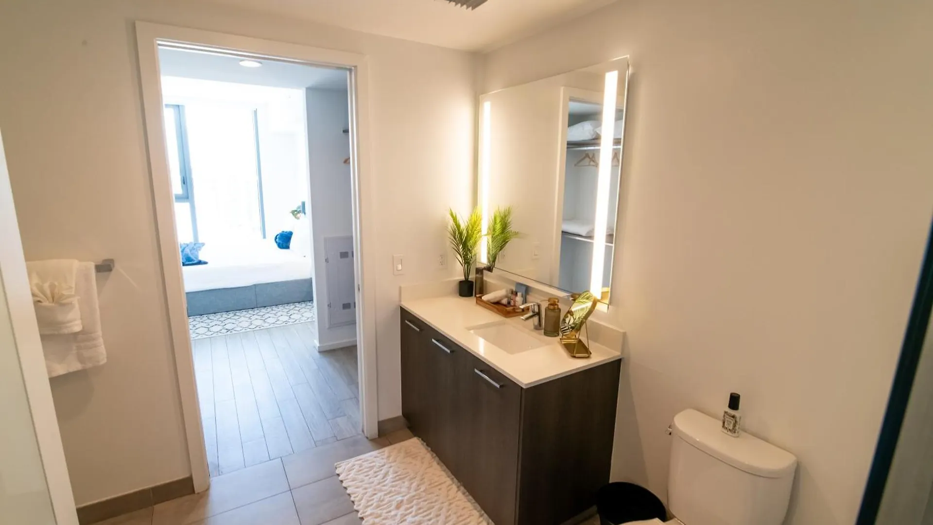 Luxurious King Bed In Downtown
