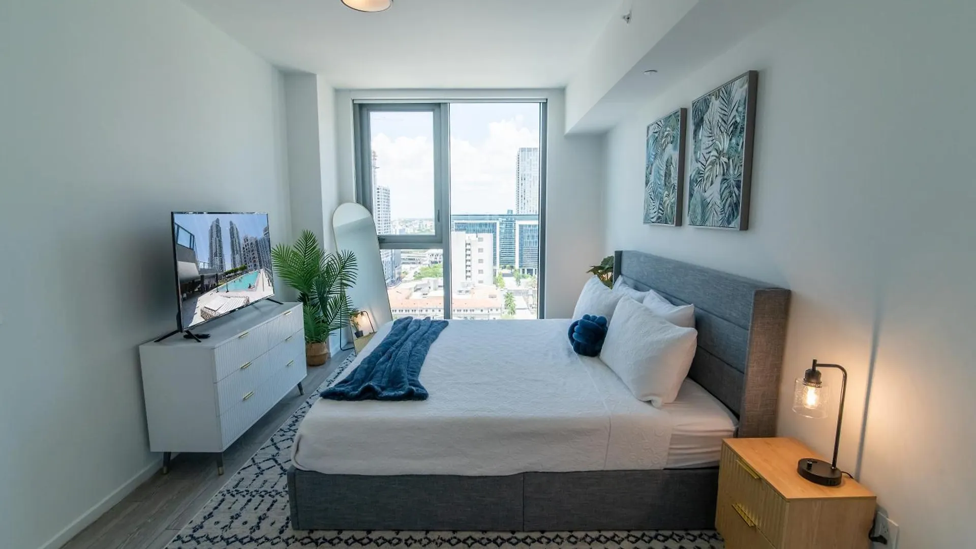 Luxurious King Bed In Downtown