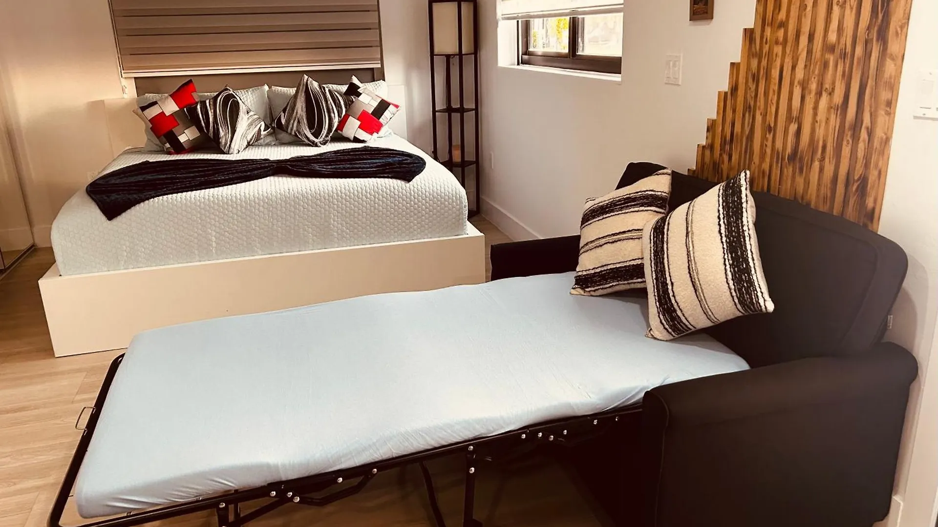 Cozy Apartment, With Separate Entrance Apartment *