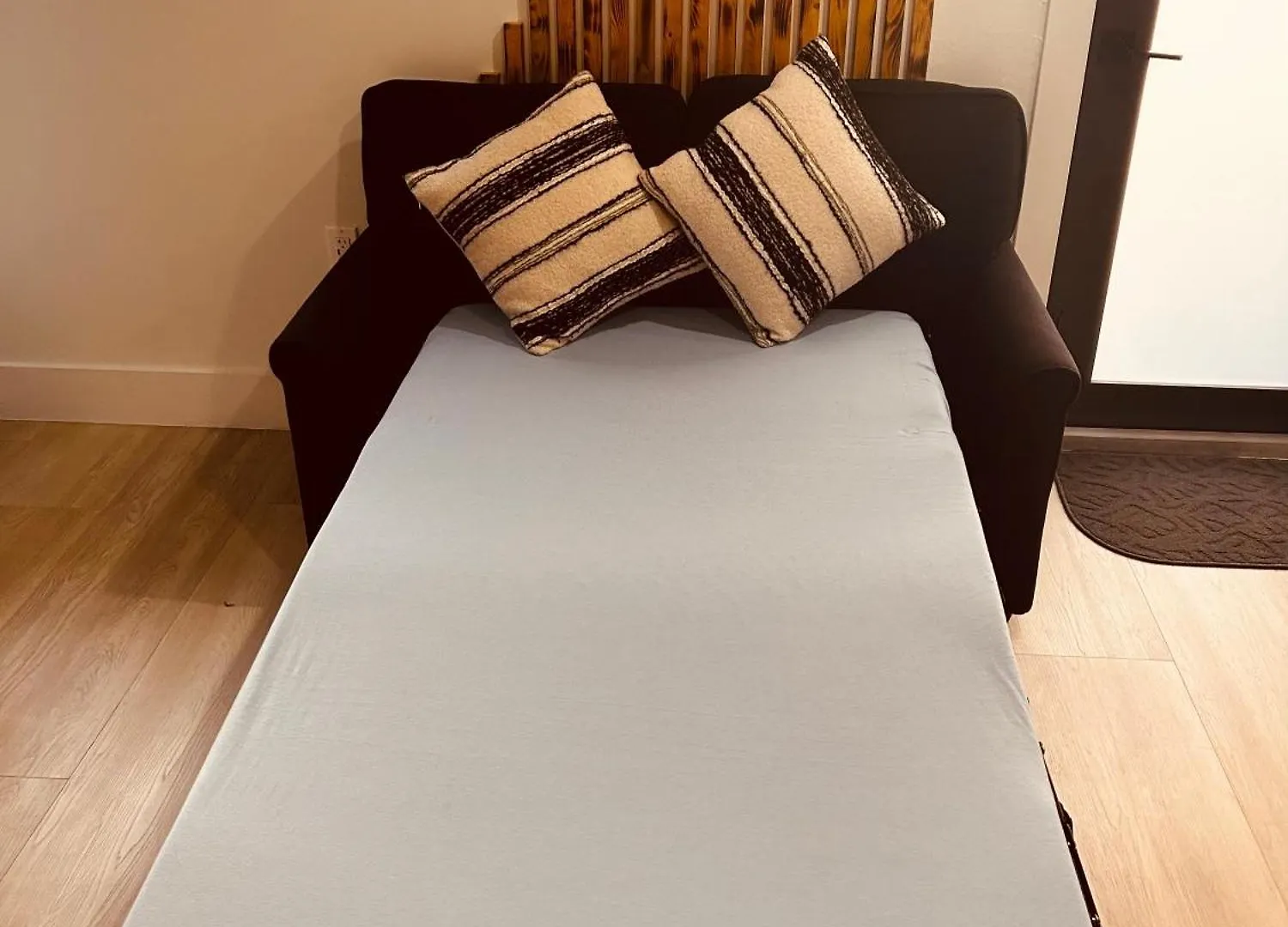 Apartment Cozy Apartment, With Separate Entrance *