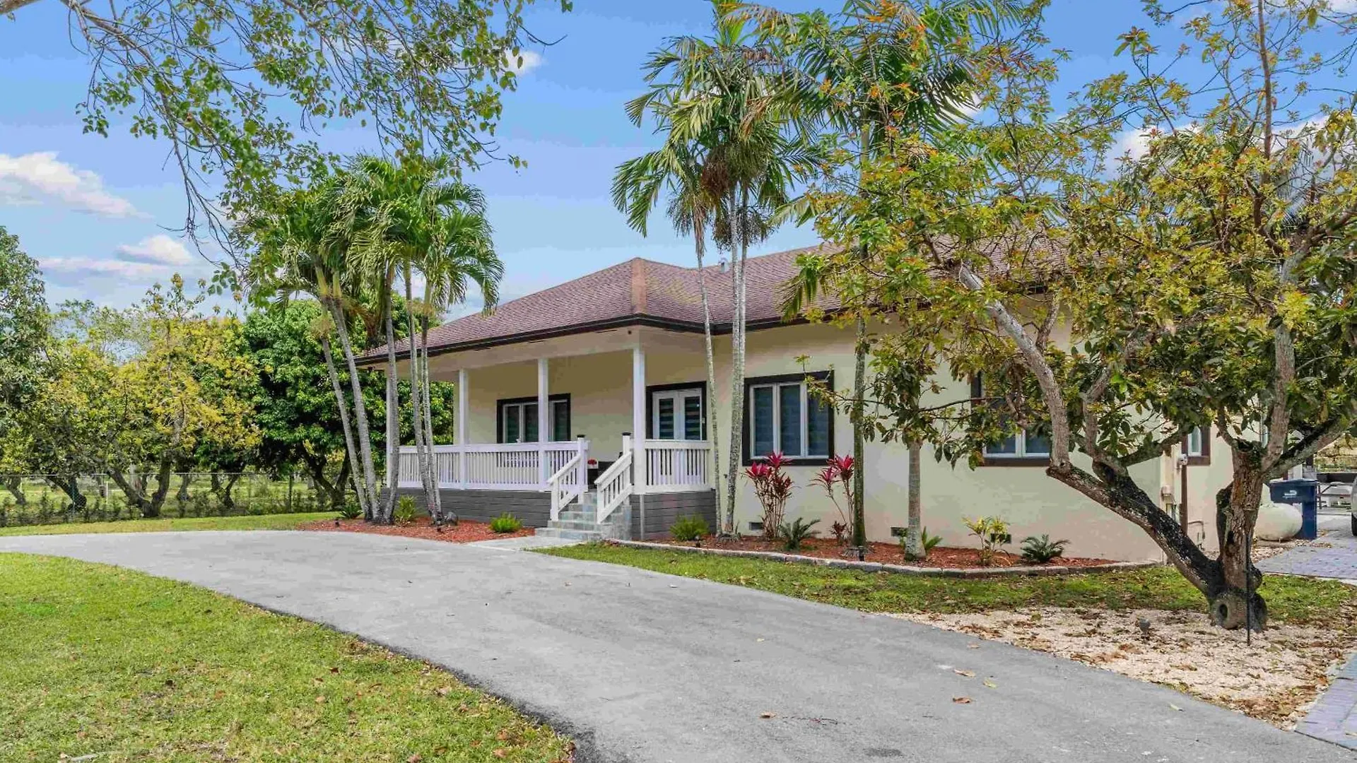 Lake Of Dreams Jacuzzi Pool Table Ping Pong Lagoon Tiki House Family * Miami