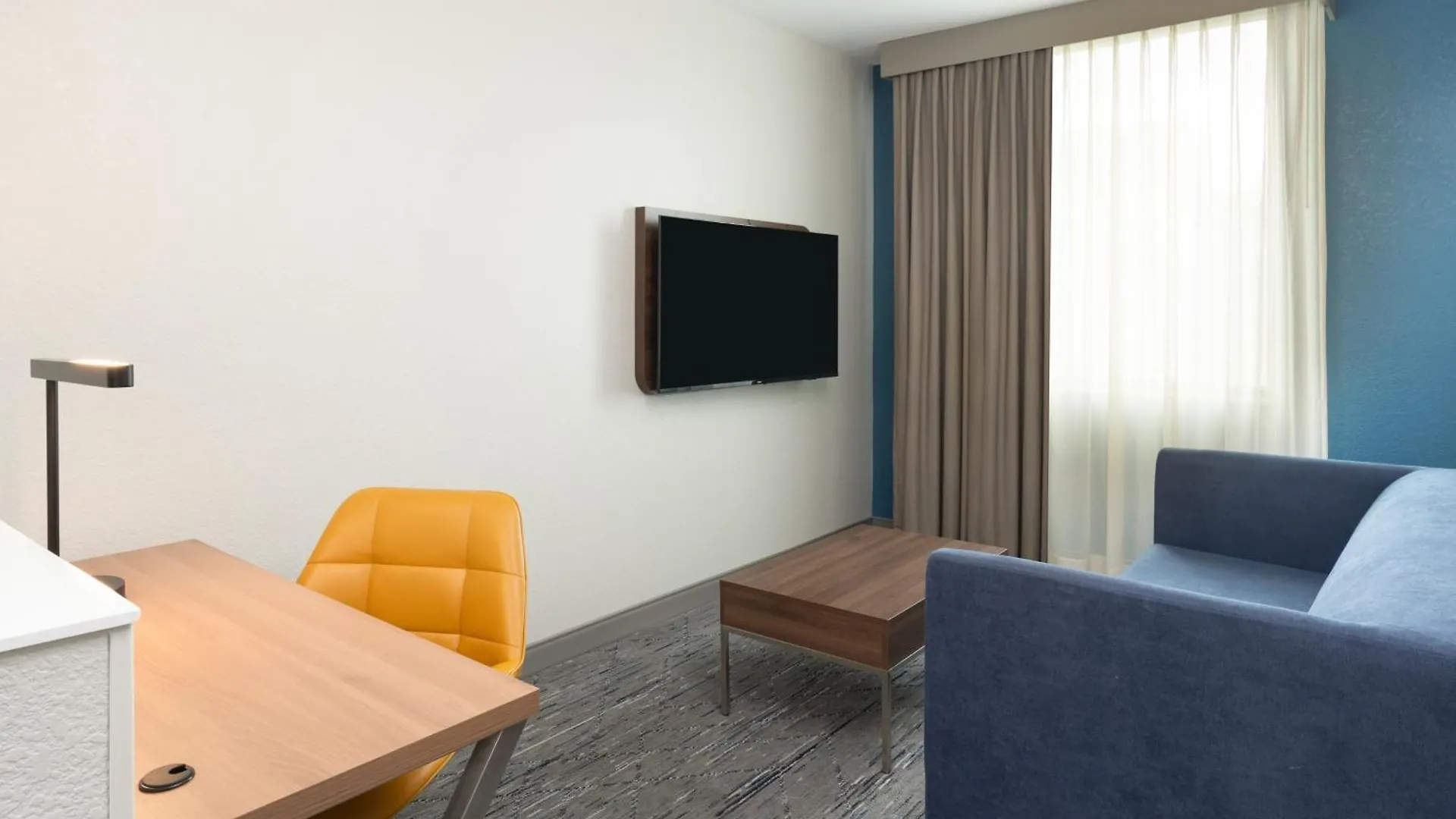 Express Airport-blue Lagoon Area By Ihg