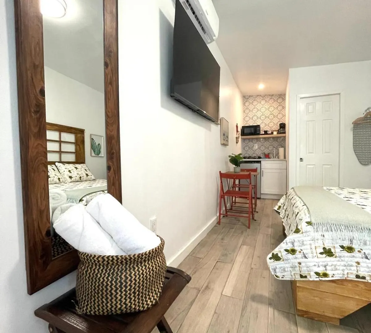 Close To Everything Homestay Miami