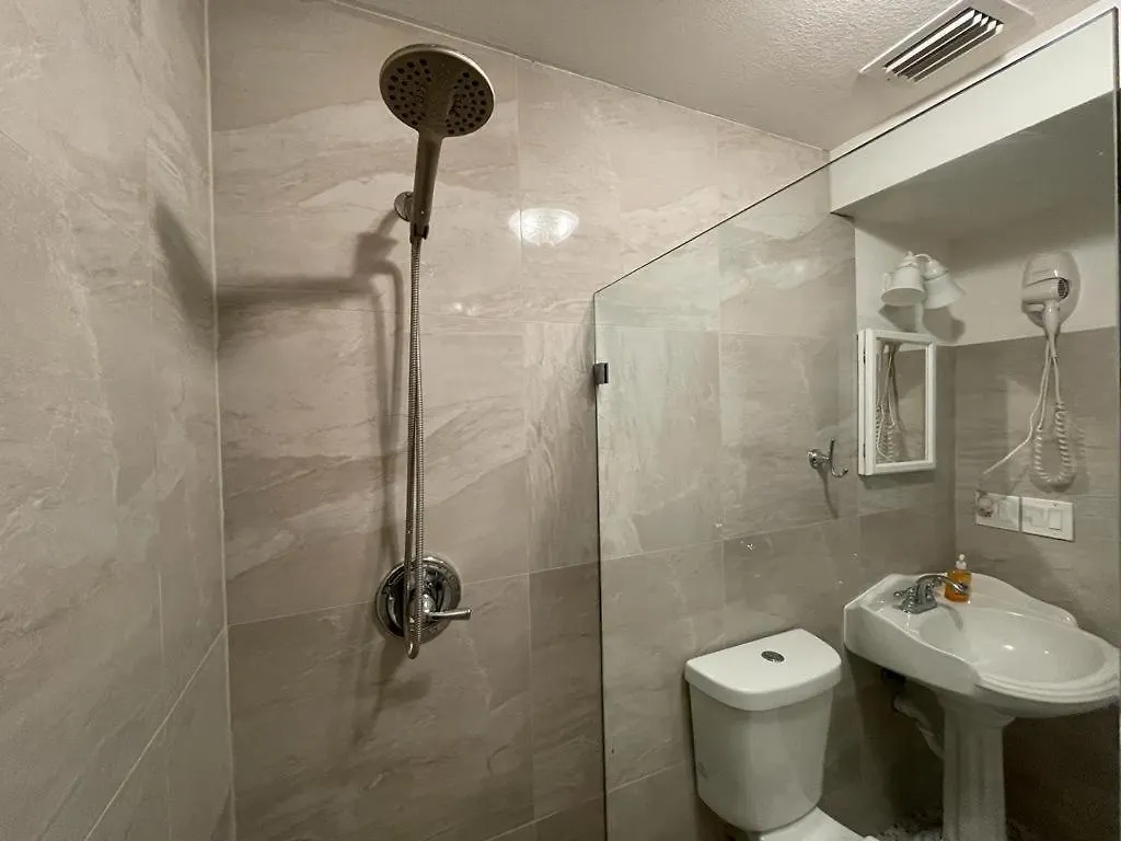 Relax And Unwind In Little Havana Homestay
