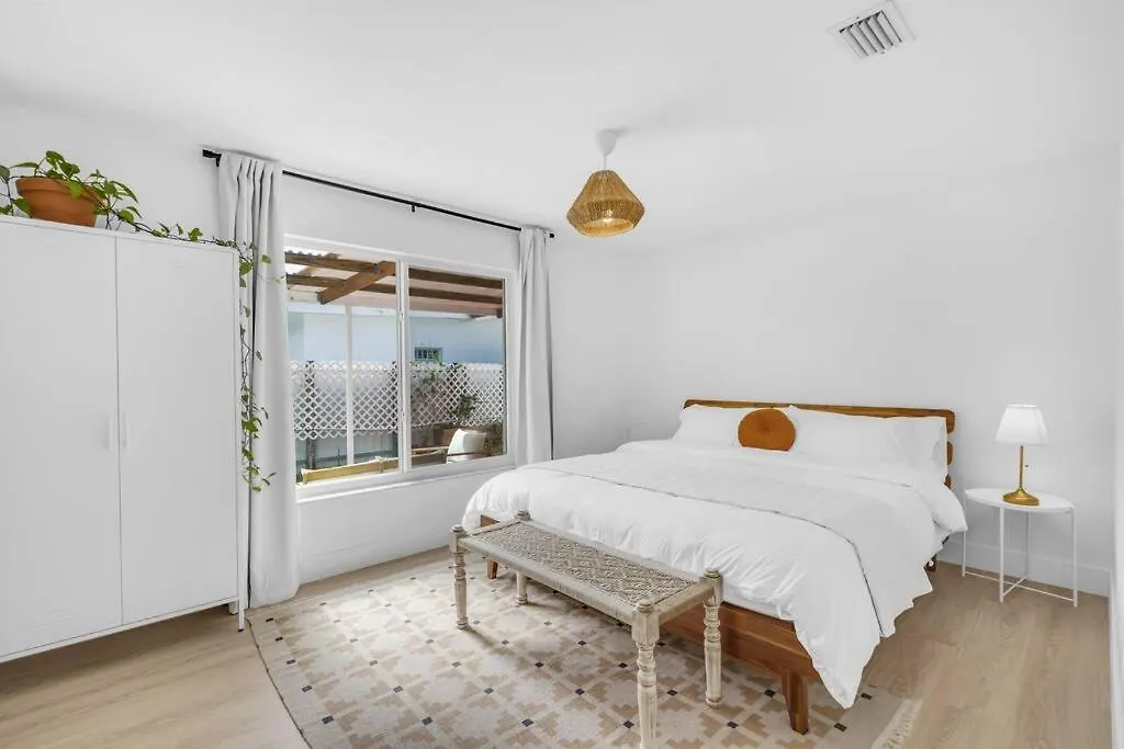 Nyaraló Modern 3 Bedroom Getaway With Parking In Coral Gables Miami