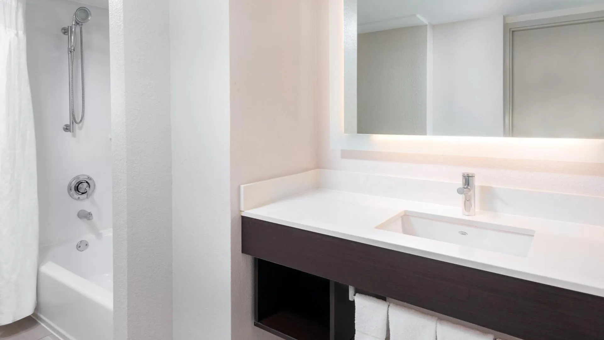 Express Miami Airport Area By Ihg 3*