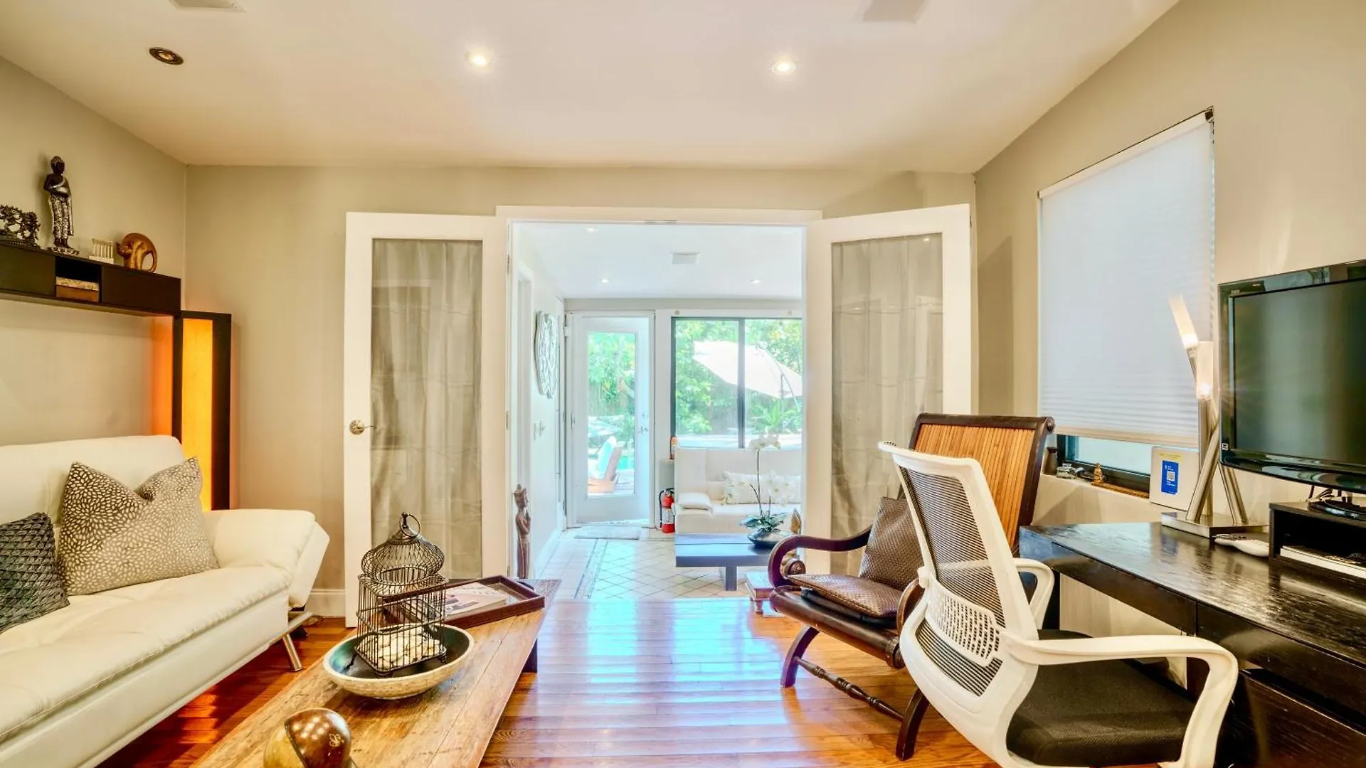 Entire Private Beautiful 2 Bedroom Den House With Gated Front&back Yard And Free Parking 10min Drive To Сasa de vacaciones Miami