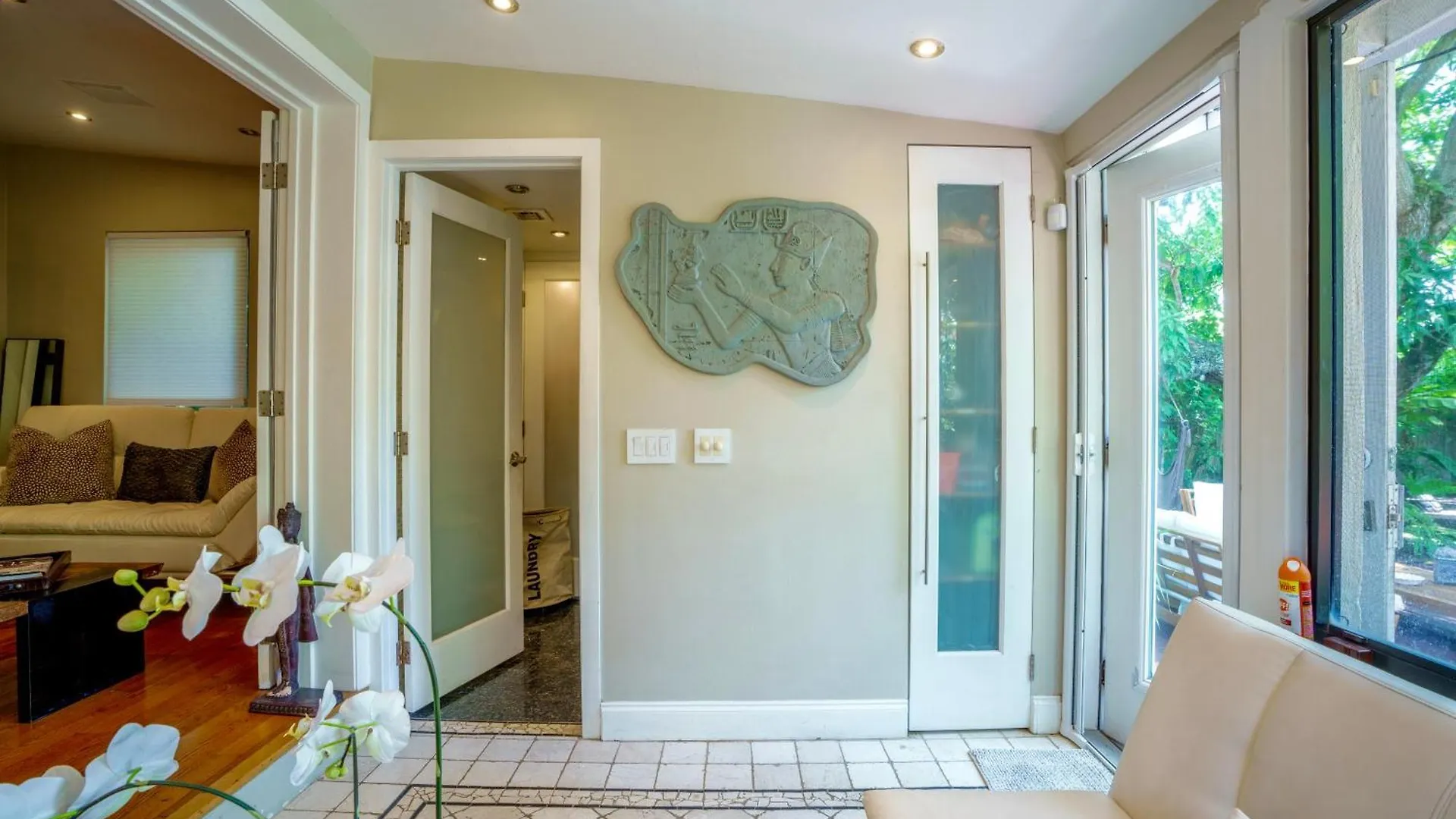 Сasa de vacaciones Entire Private Beautiful 2 Bedroom Den House With Gated Front&back Yard And Free Parking 10min Drive To *