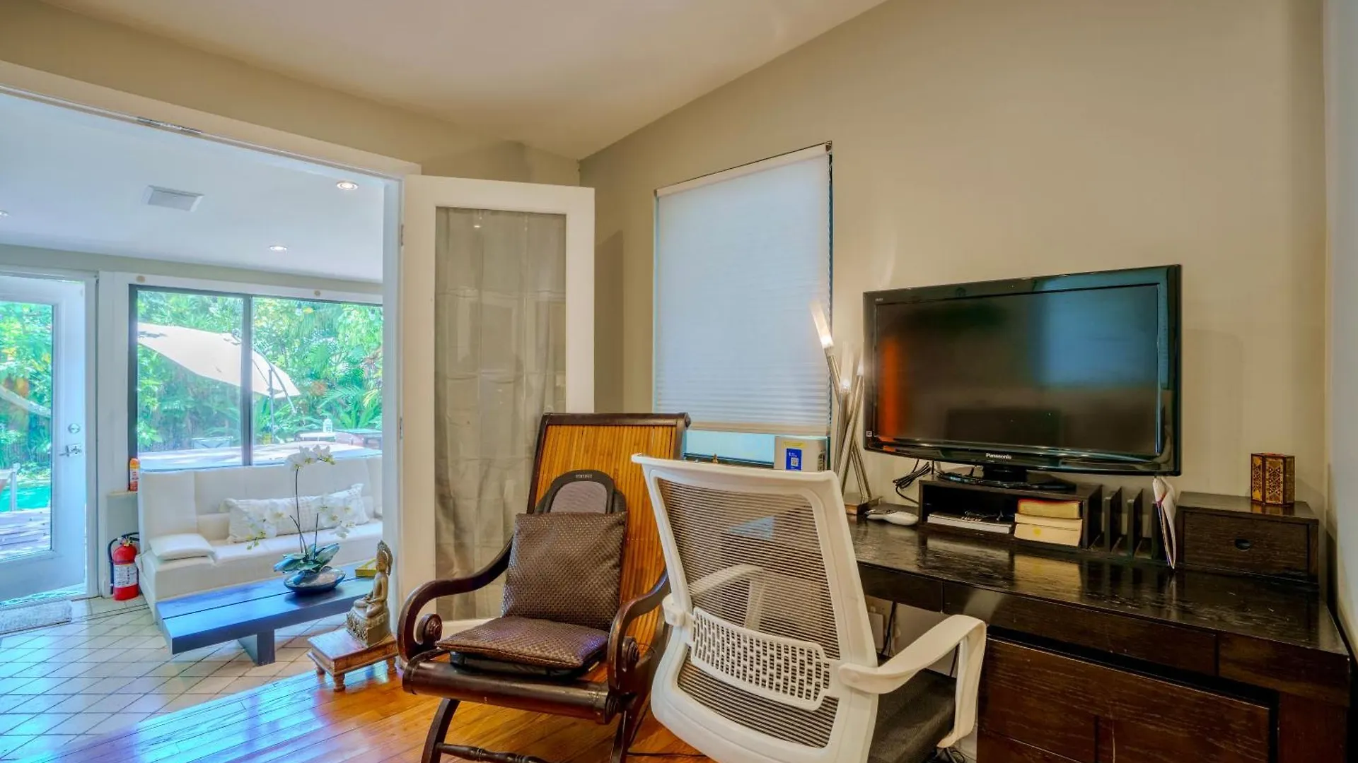 Сasa de vacaciones Entire Private Beautiful 2 Bedroom Den House With Gated Front&back Yard And Free Parking 10min Drive To *