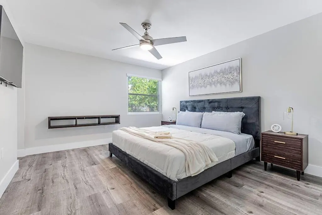 Modern Oasis Retreat - Close To Airport *