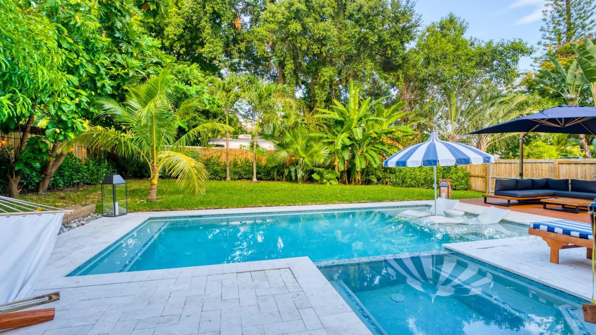 Stunning Historic With Jacuzzi Heated Pool And Style Backyard Villa *
