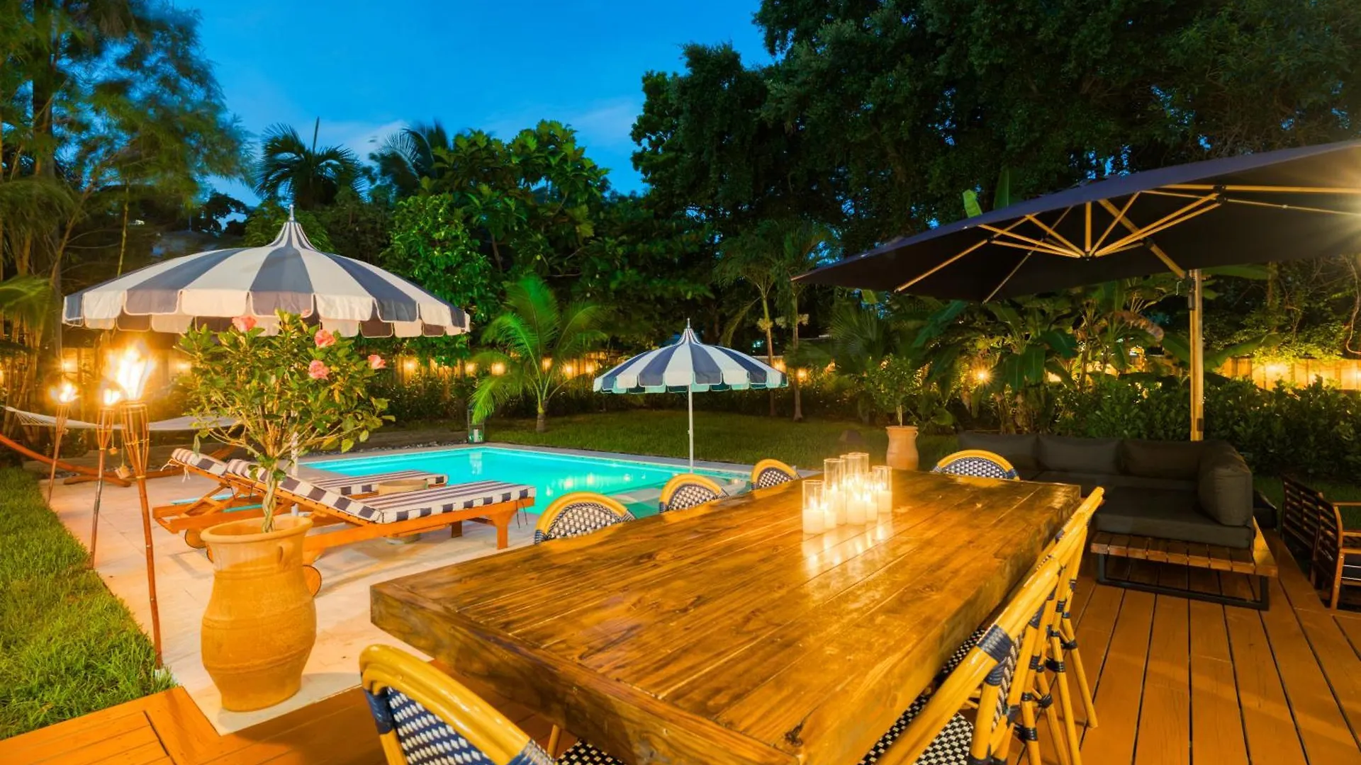 Villa Stunning Historic With Jacuzzi Heated Pool And Style Backyard *