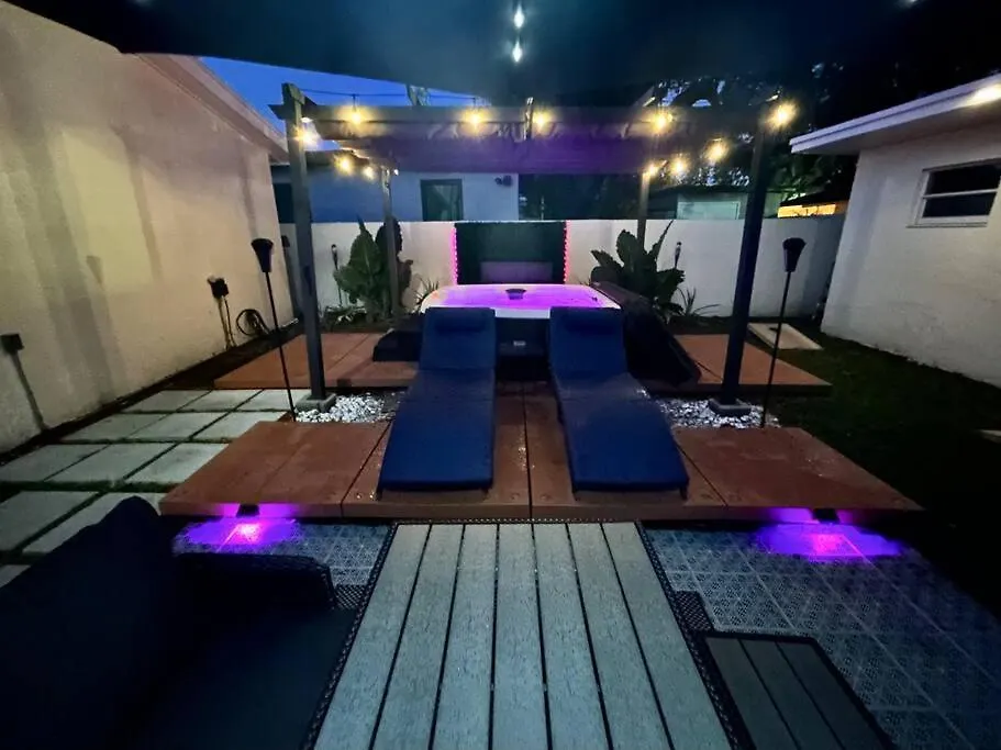 Holiday home Modern W Jacuzzi Near Wynwood-design District-mia Airport