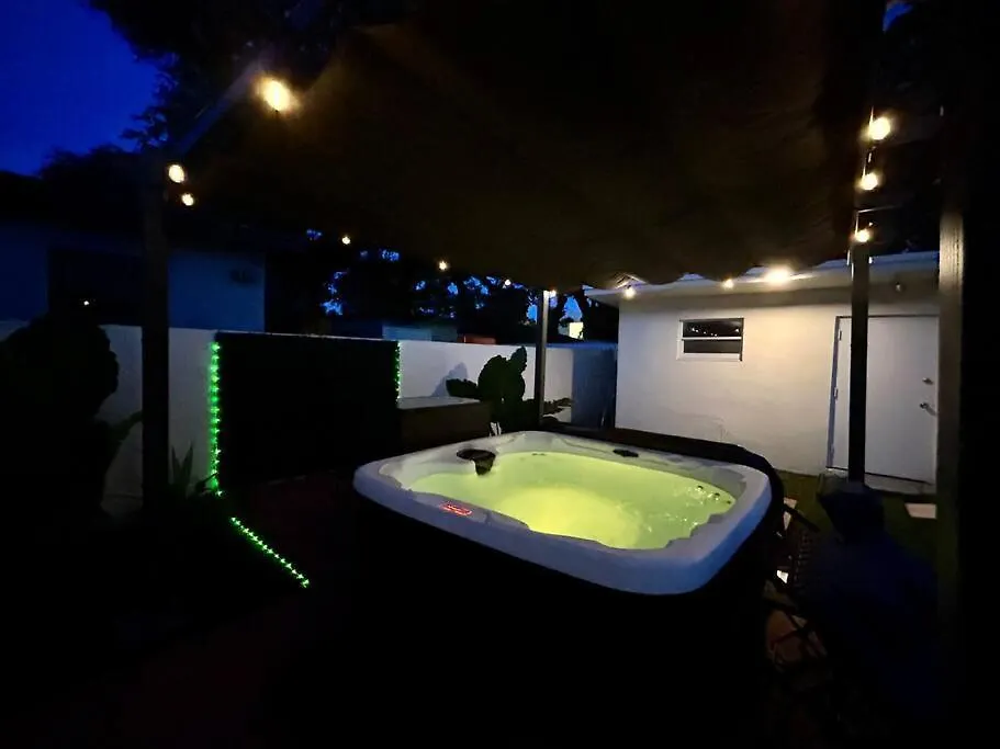 Modern W Jacuzzi Near Wynwood-design District-mia Airport Holiday home Miami