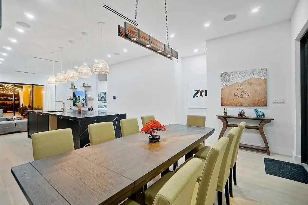 New Bali Style With Vast Pool & Jacuzzi And Outdoor Grilling *