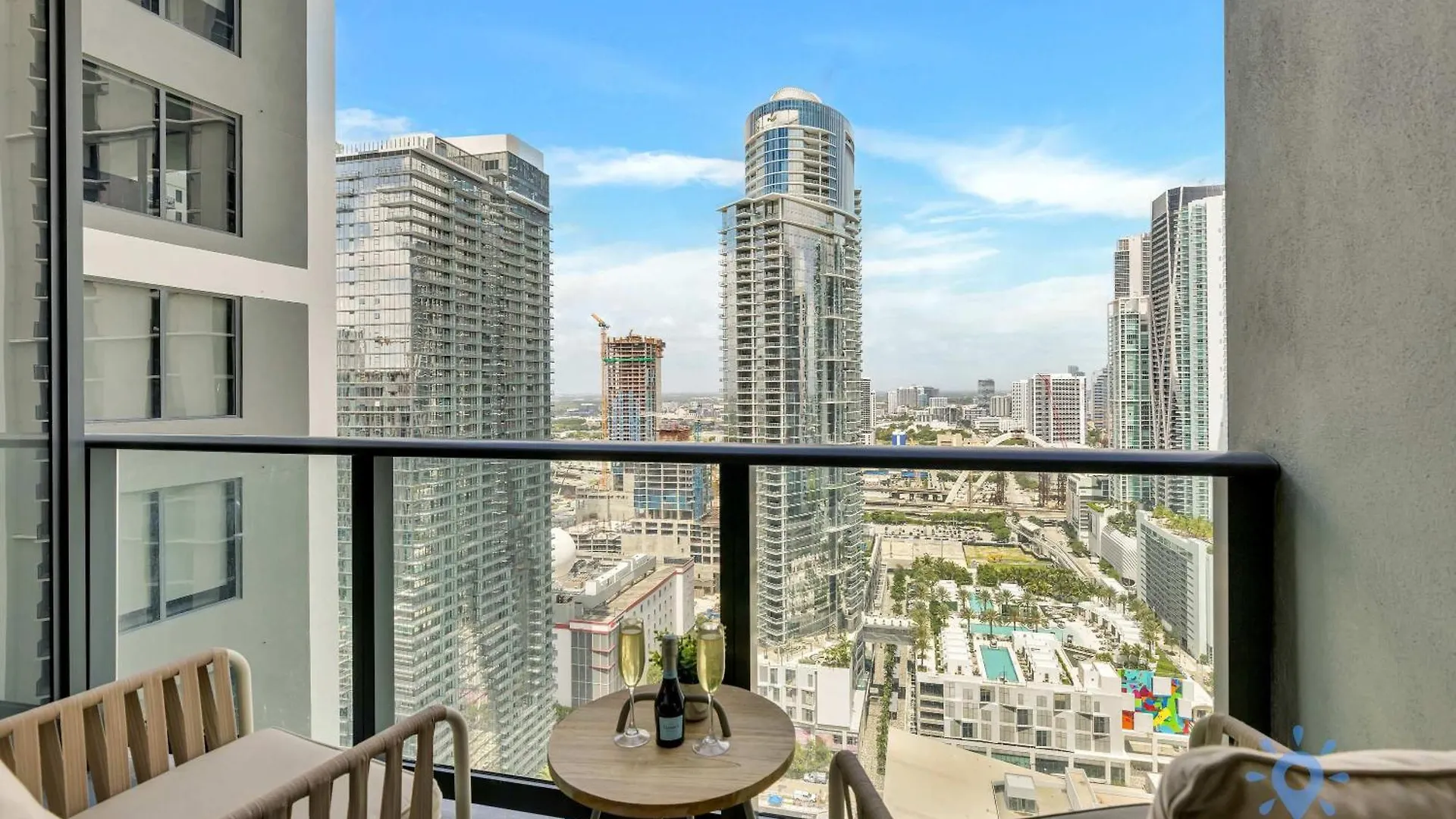 Modern 1br With Pool Appartamento