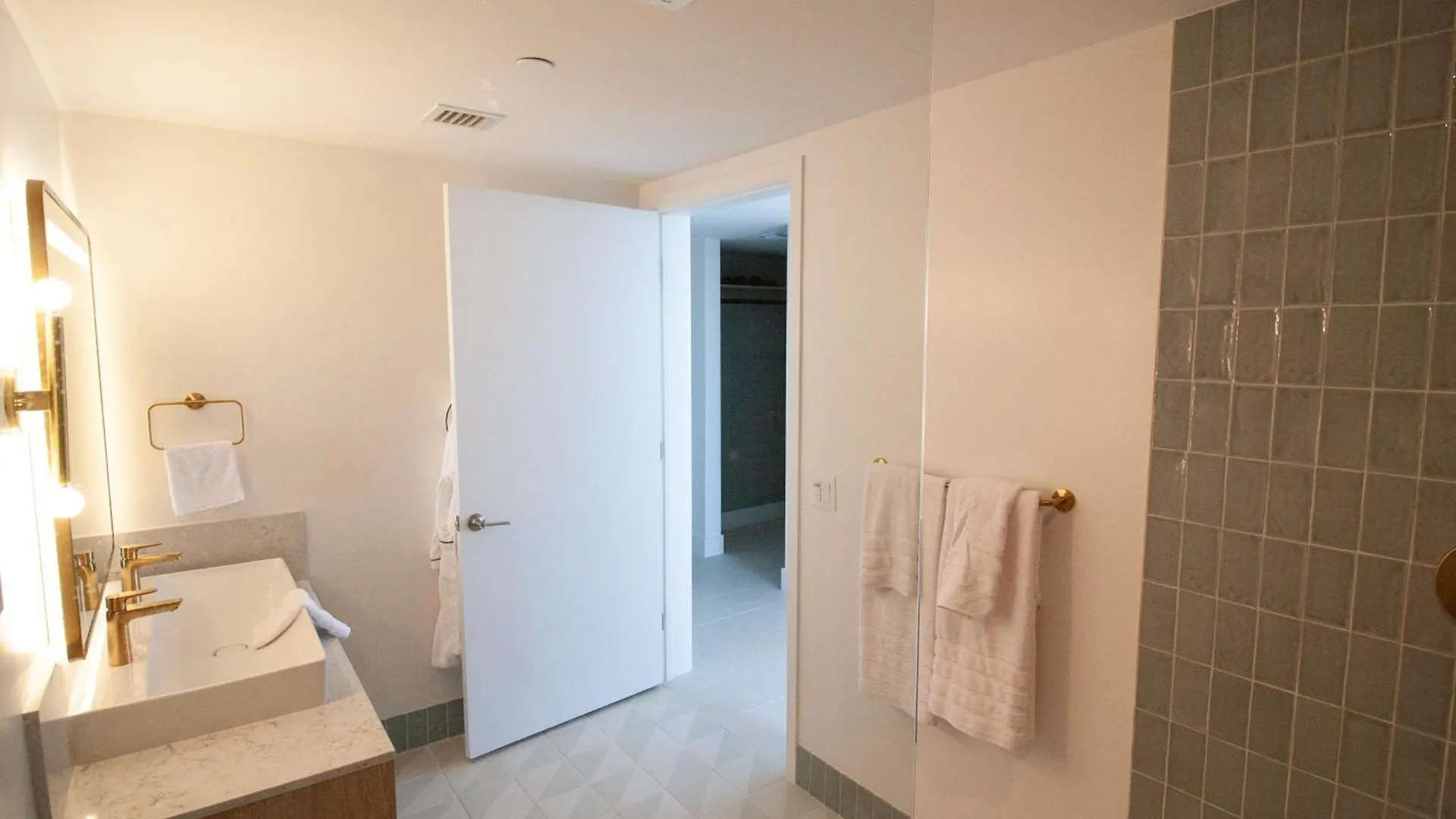 Luxurious Downtown Escape *