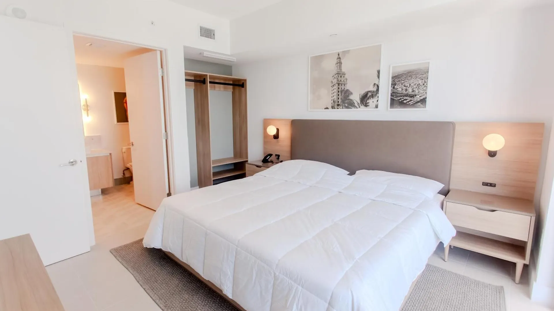 Luxurious Downtown Escape Apartment *