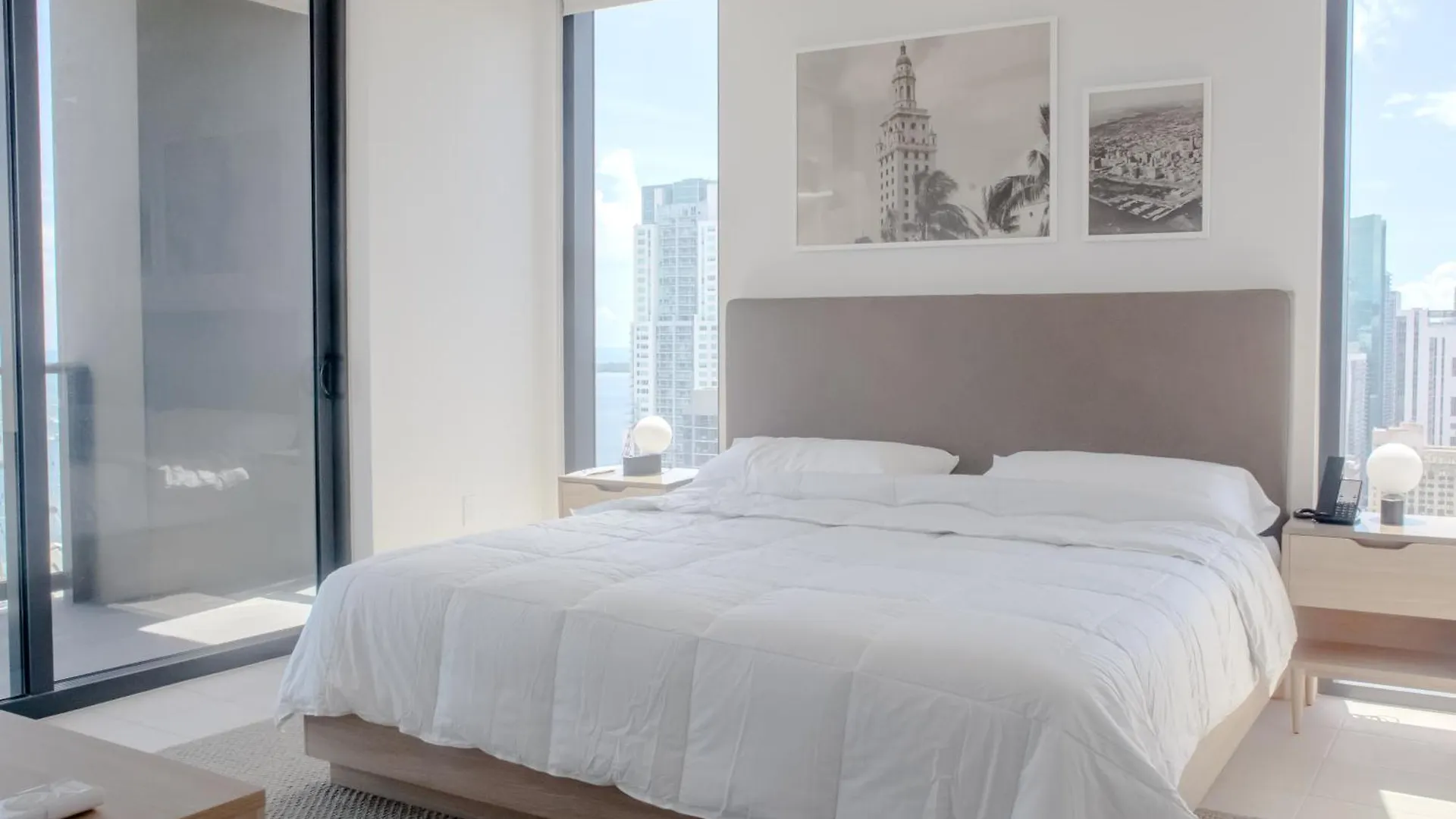 Luxurious Downtown Escape Apartment *