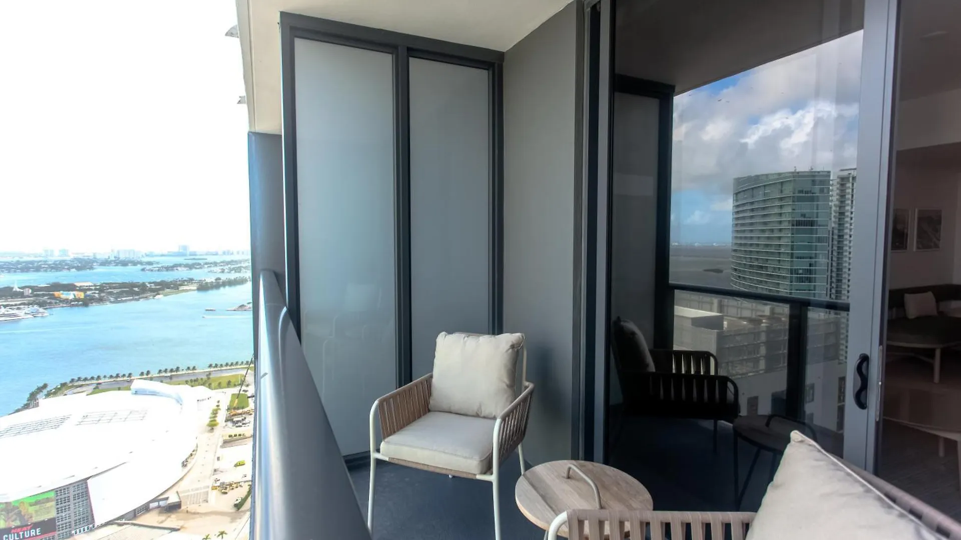 Luxurious Downtown Escape *