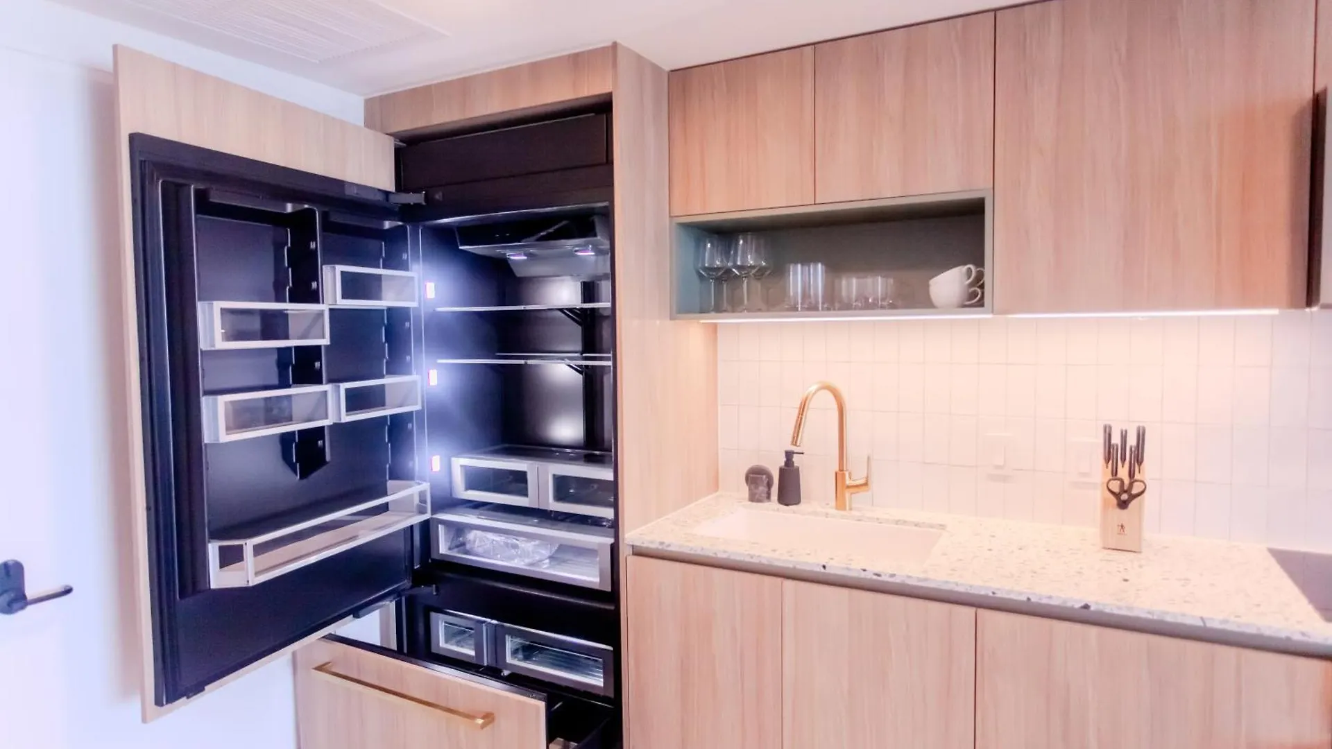 Luxurious Downtown Escape Apartment