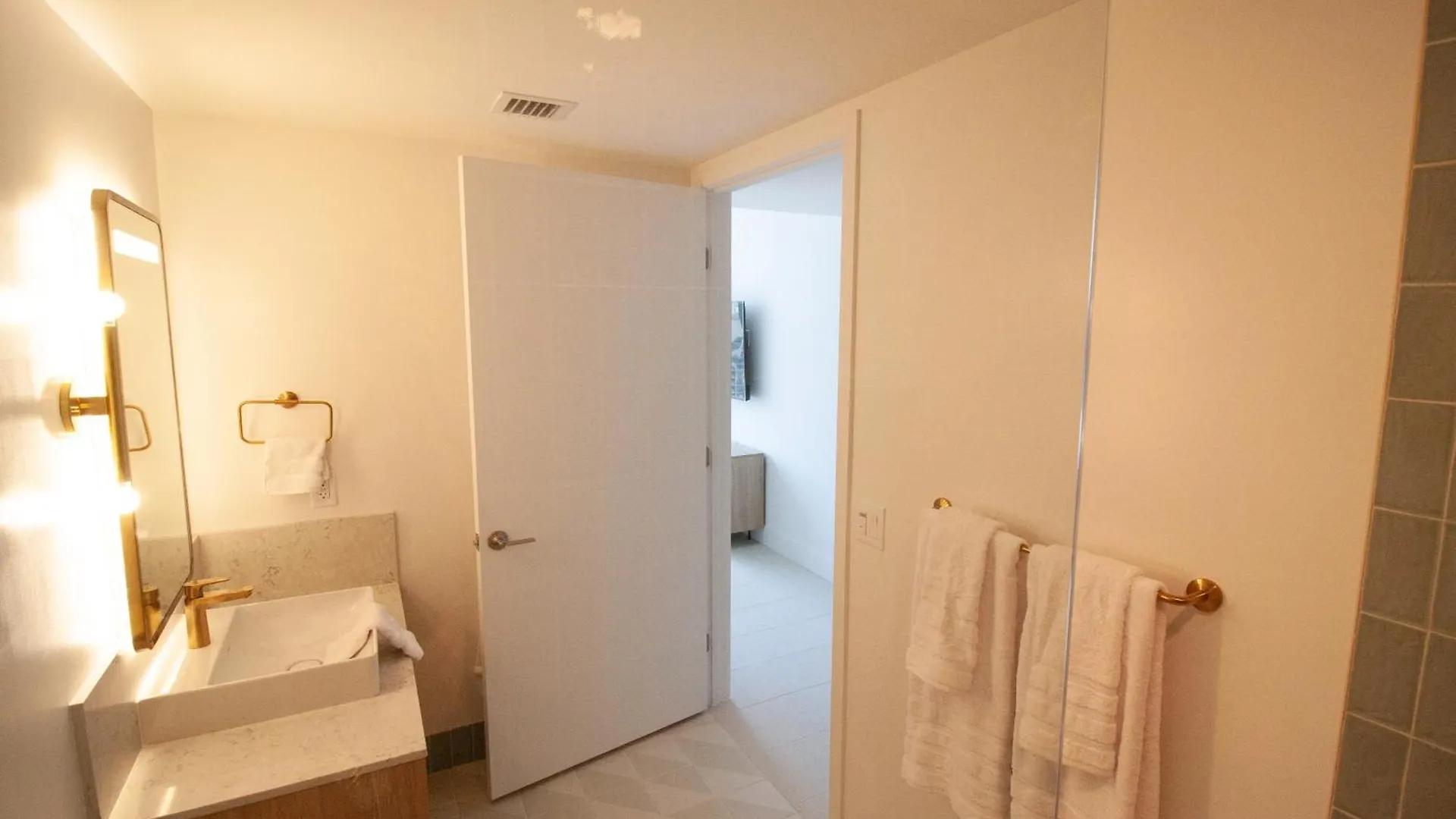 Luxurious Downtown Escape Miami