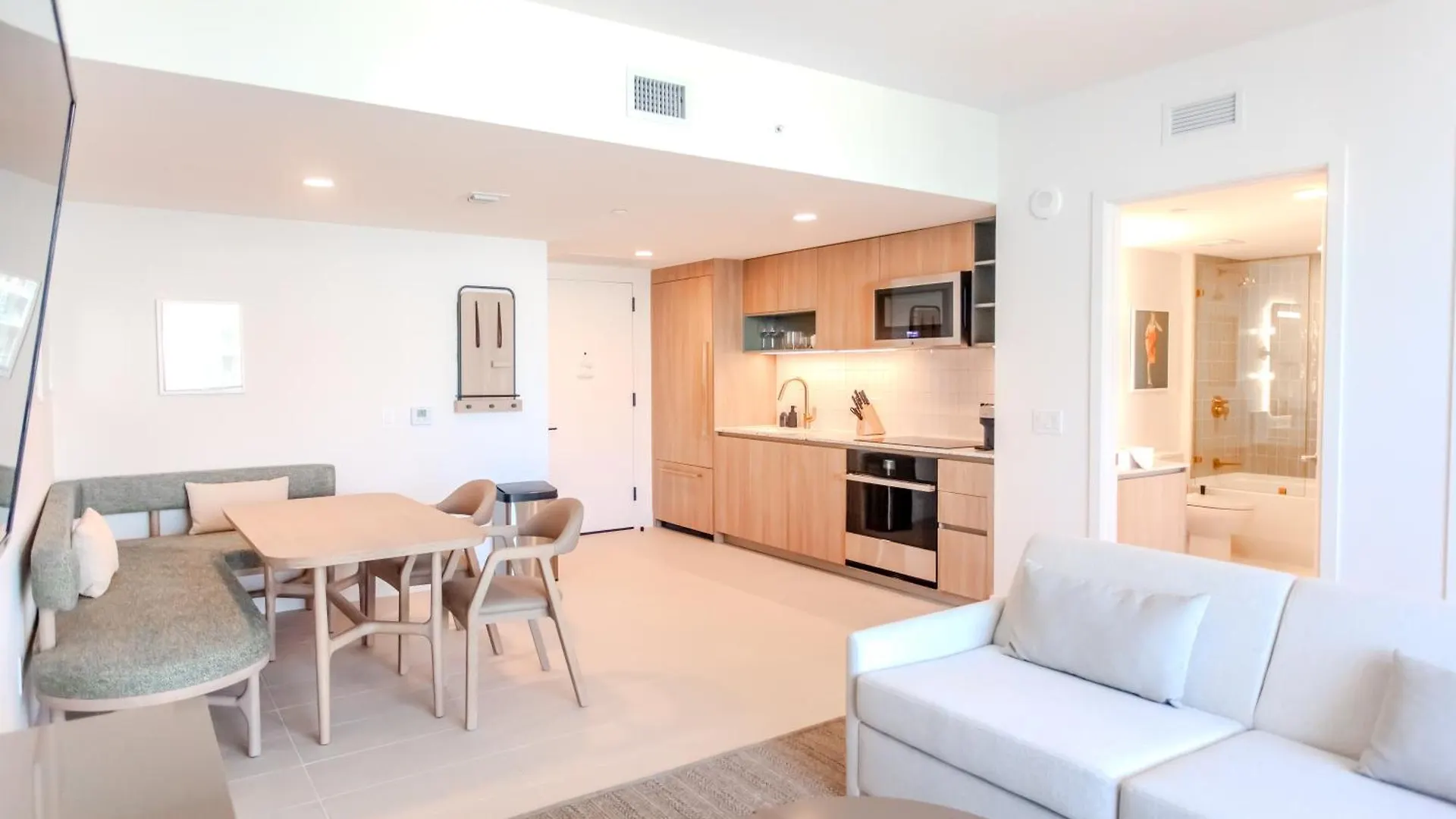 Luxurious Downtown Escape