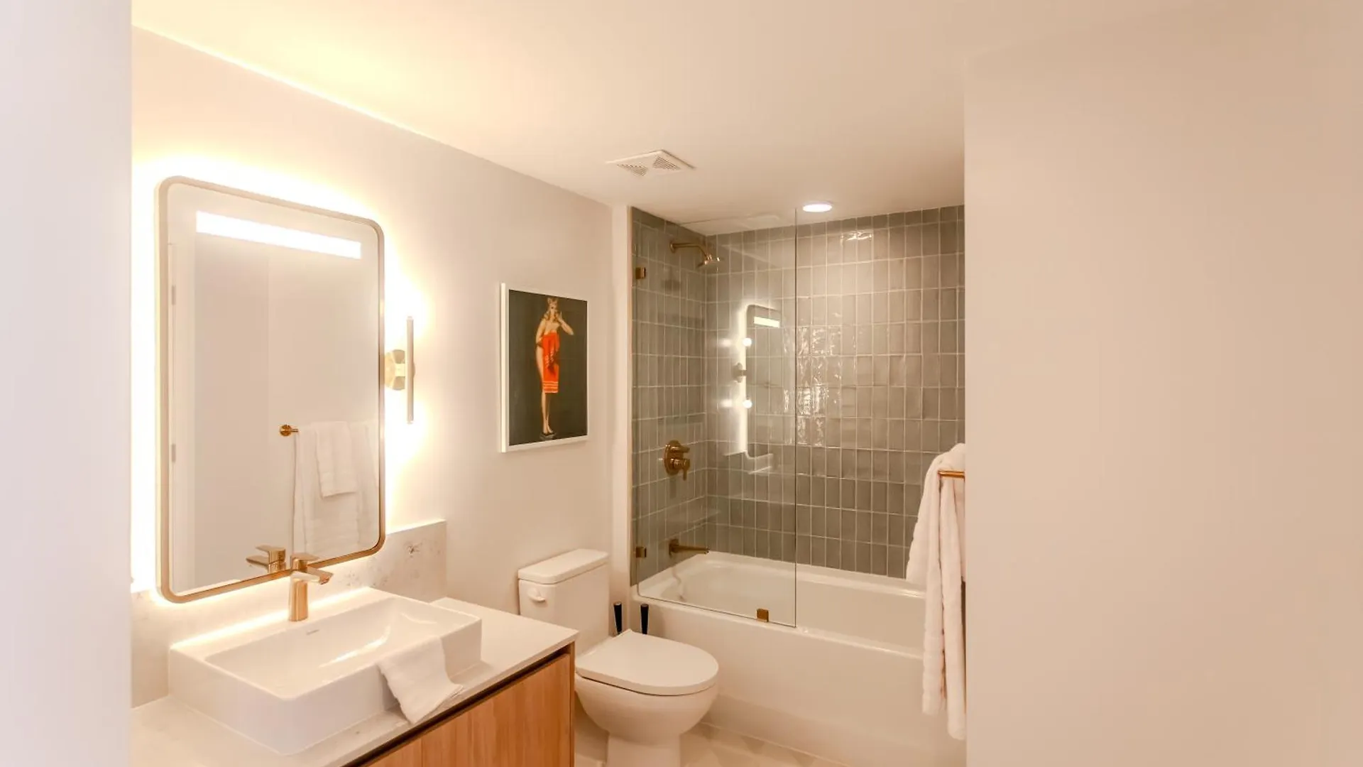 Apartment Luxurious Downtown Escape