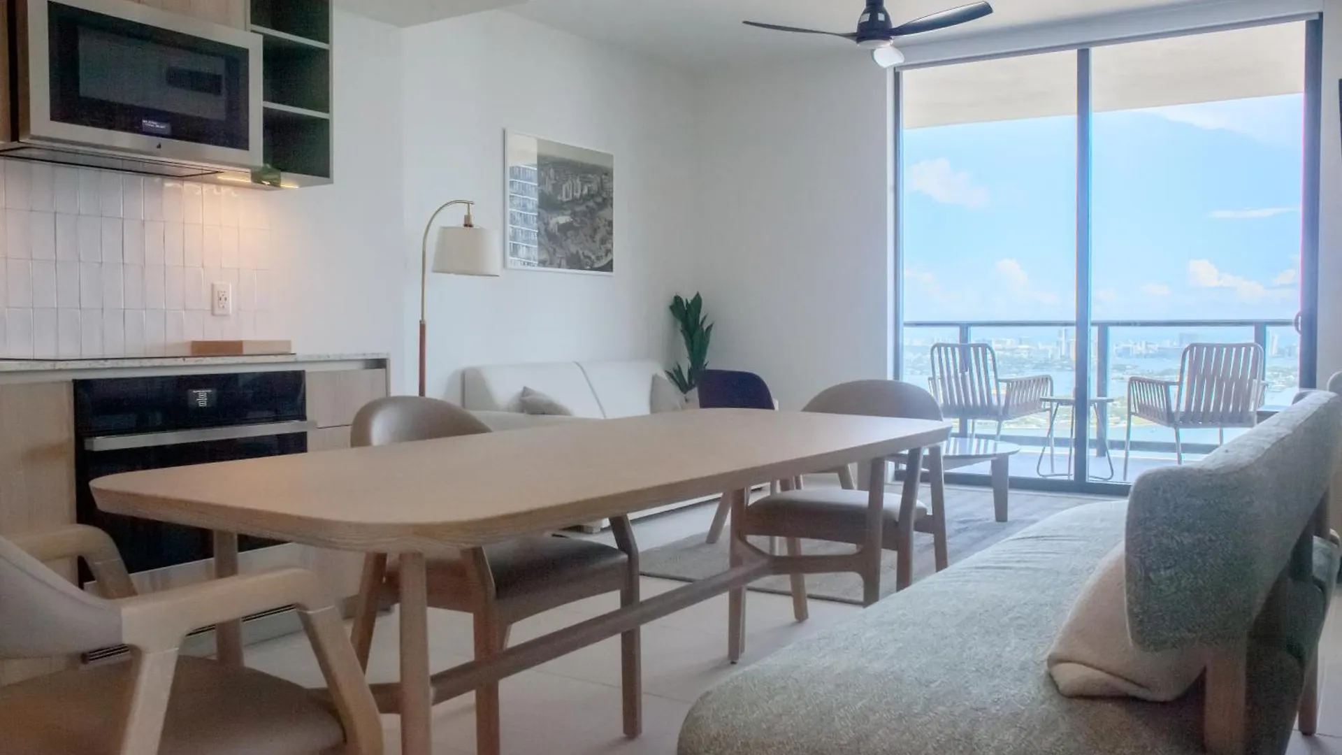 Apartment Luxurious Downtown Escape