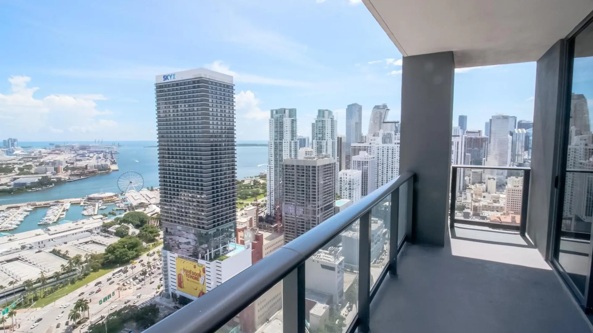 Apartment Luxurious Downtown Escape