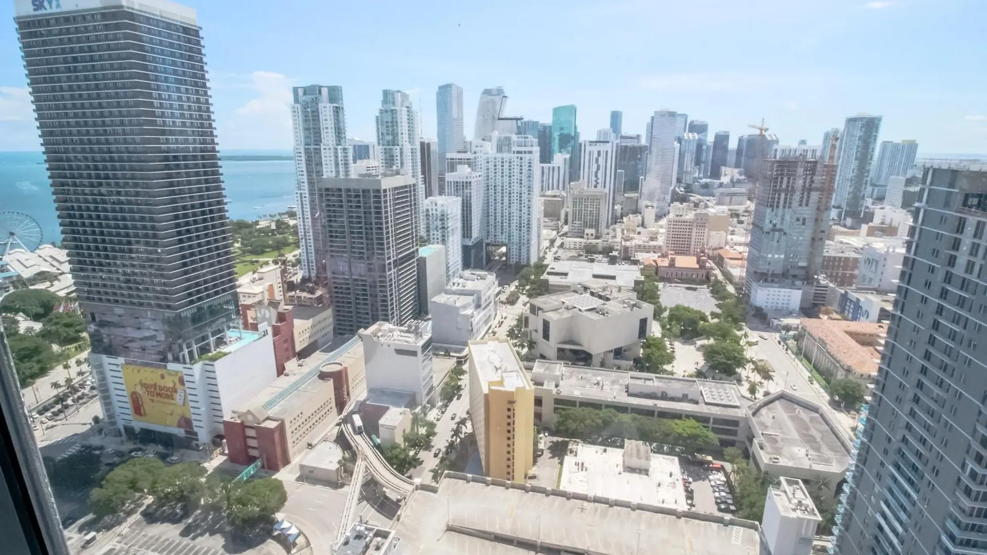 Luxurious 3 Bedroom With A View *