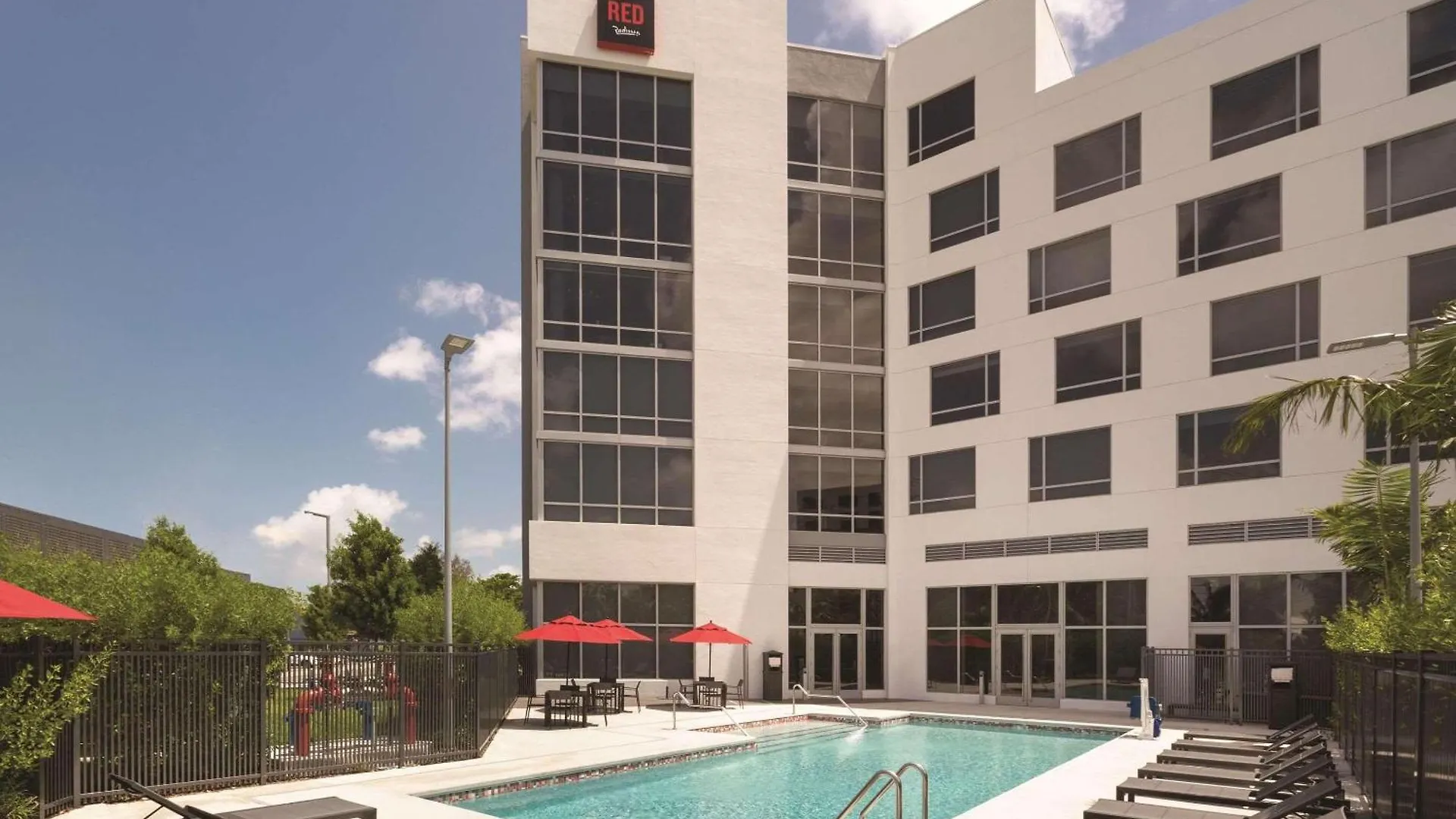 Radisson Red Airport Hotel Miami