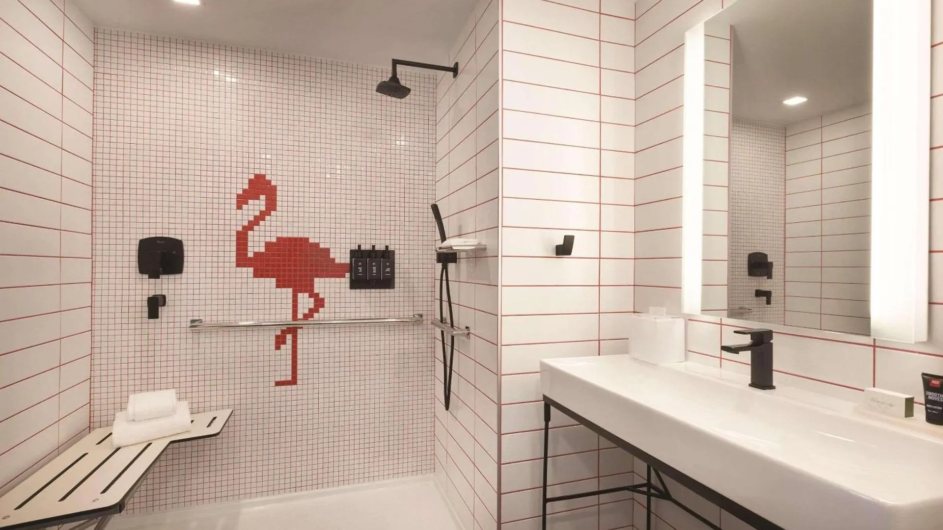 Radisson Red Airport 3*