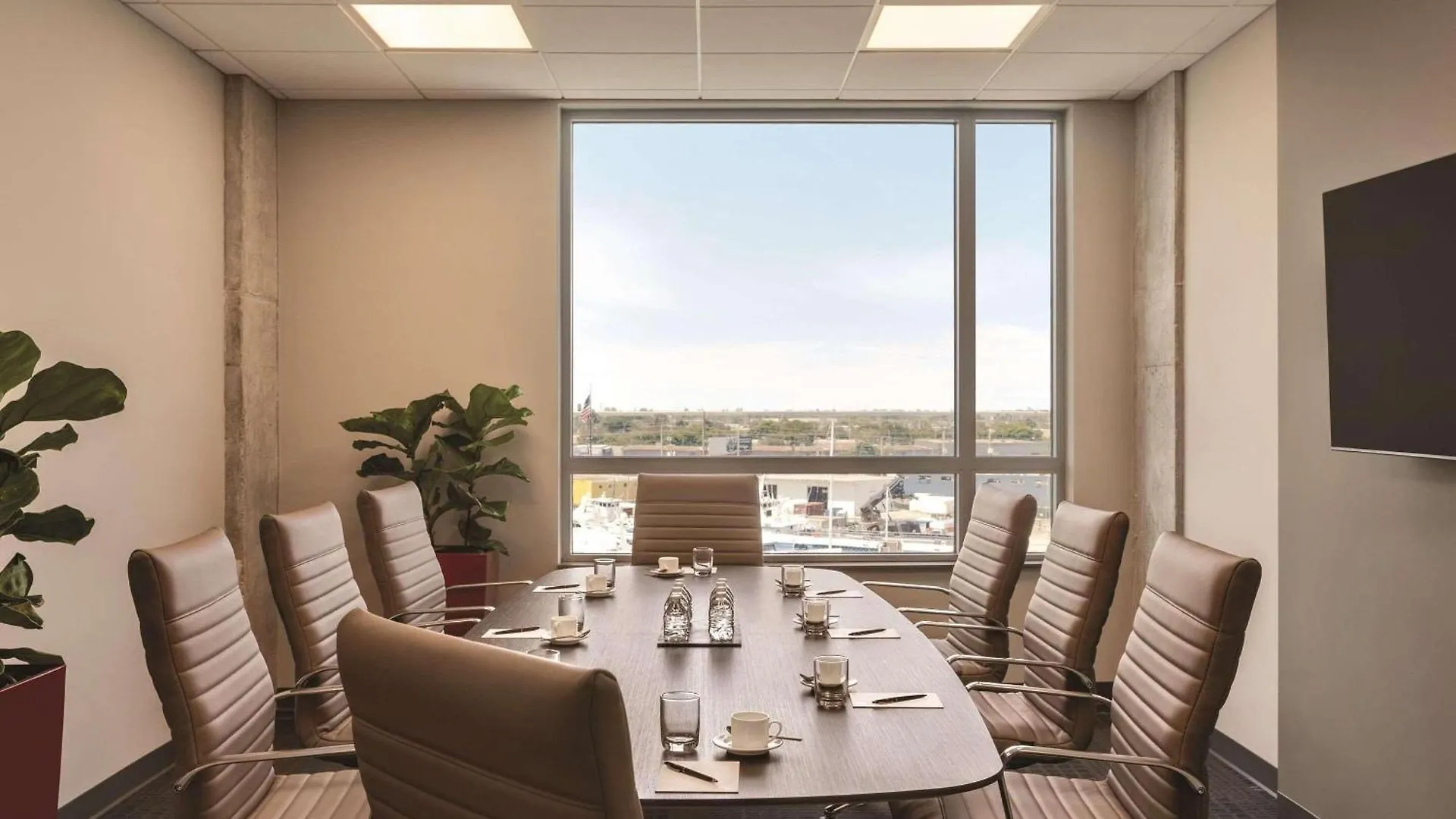 Radisson Red Airport Hotel 3*