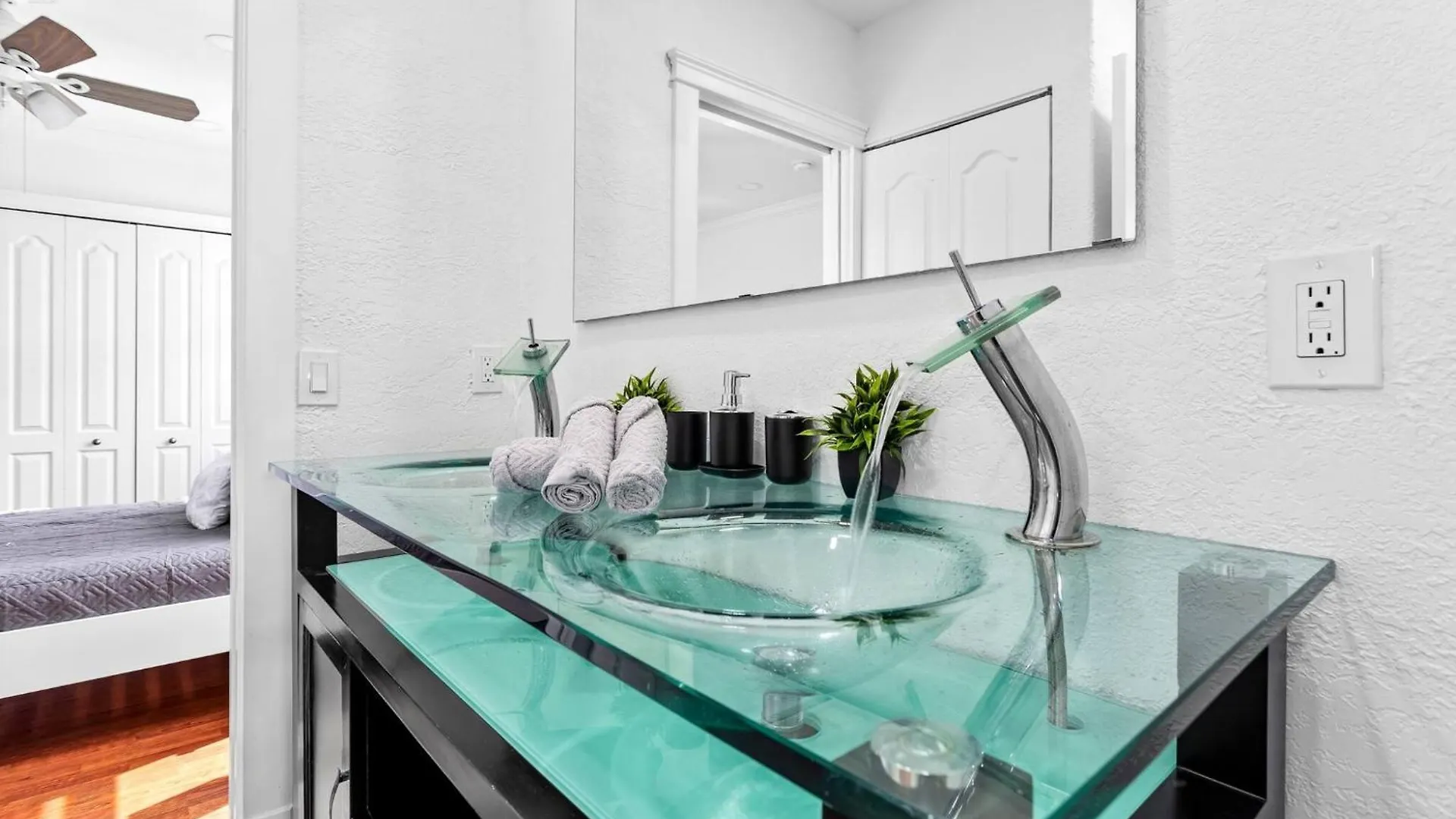 Luxe 5br I Pool Jacuzzi Fire Pit Piano Miami