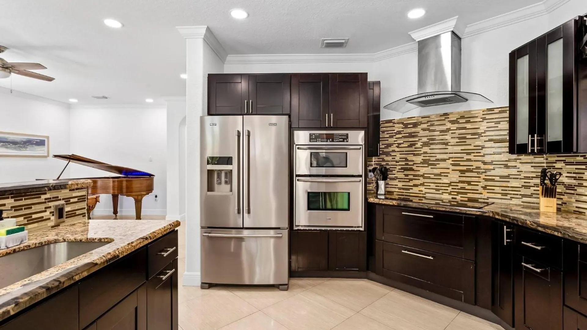 Luxe 5br I Pool Jacuzzi Fire Pit Piano Villa Miami