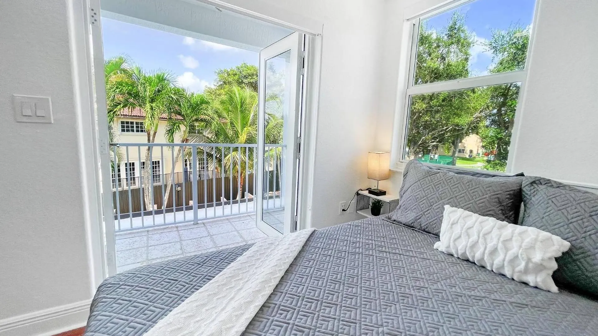 Villa Luxe 5br I Pool Jacuzzi Fire Pit Piano Miami