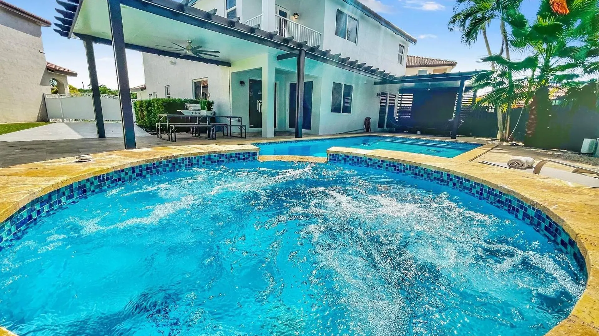 Luxe 5br I Pool Jacuzzi Fire Pit Piano * Miami