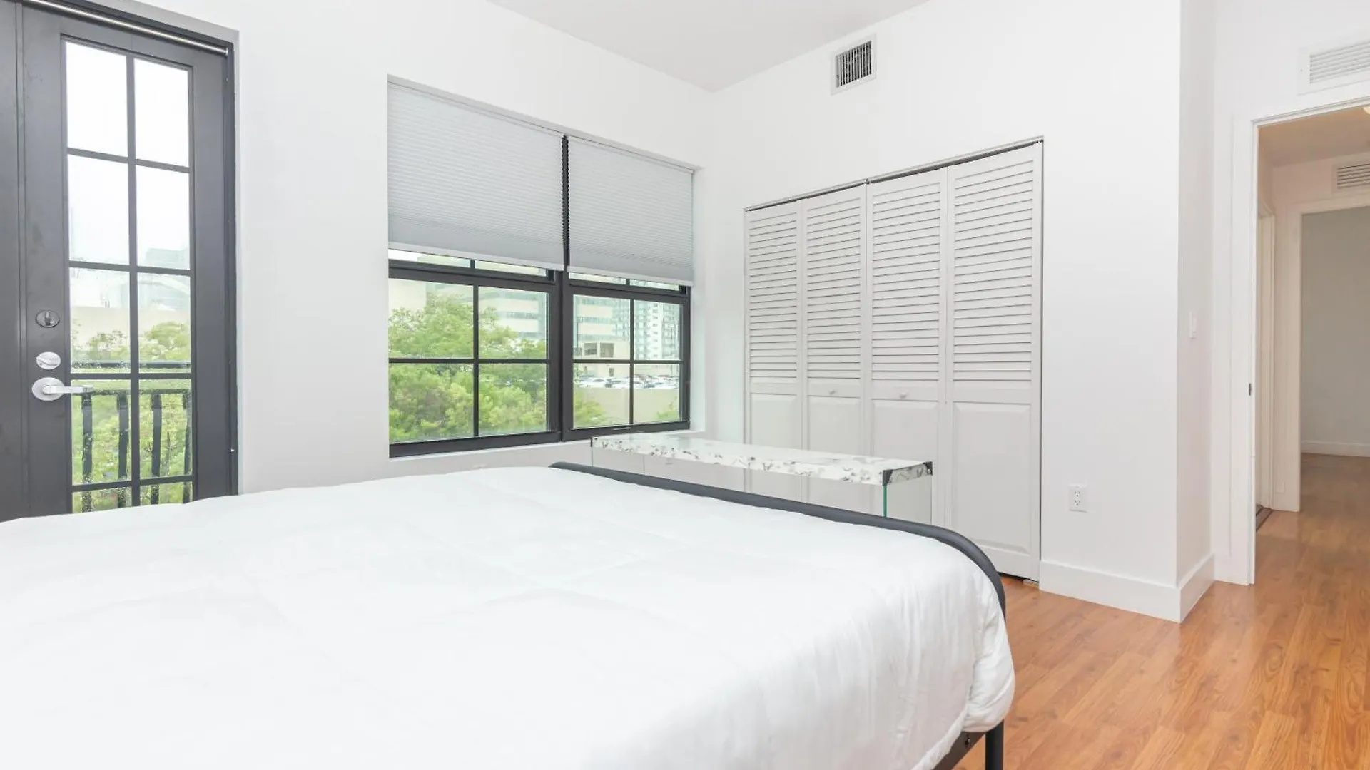 Downtown 2 Bedrooms