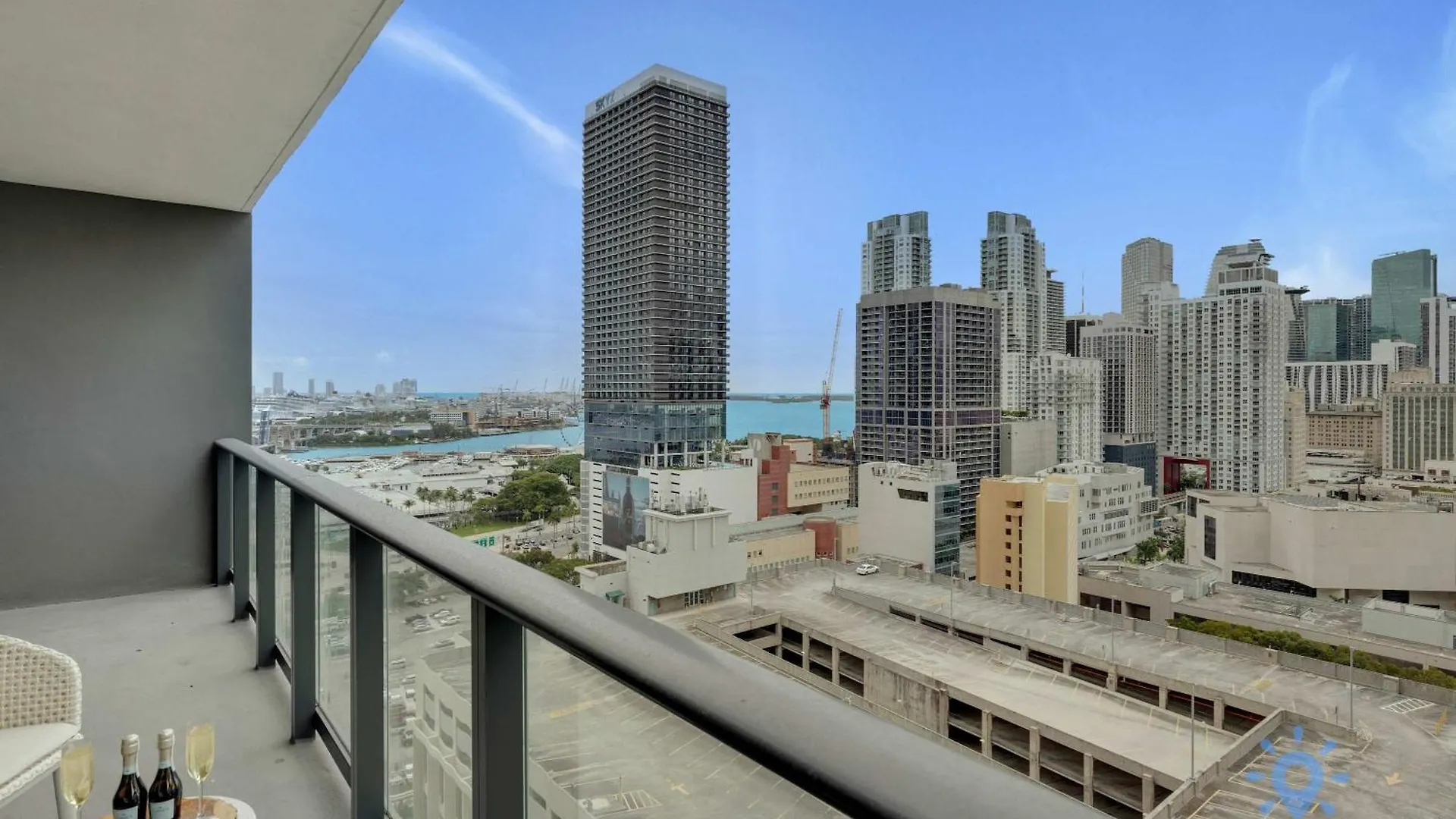 Stylish 2br With Pool & Balcony Miami