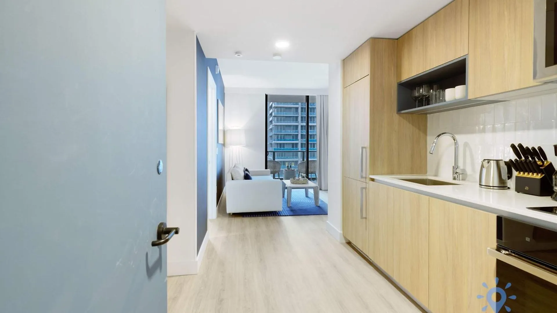 Stylish 2br With Pool & Balcony