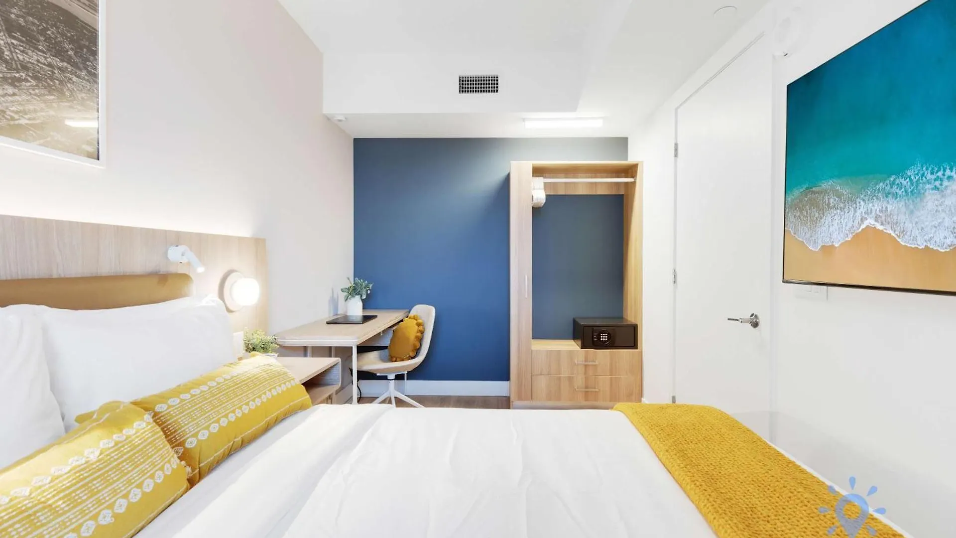 Apartment Stylish 2br With Pool & Balcony